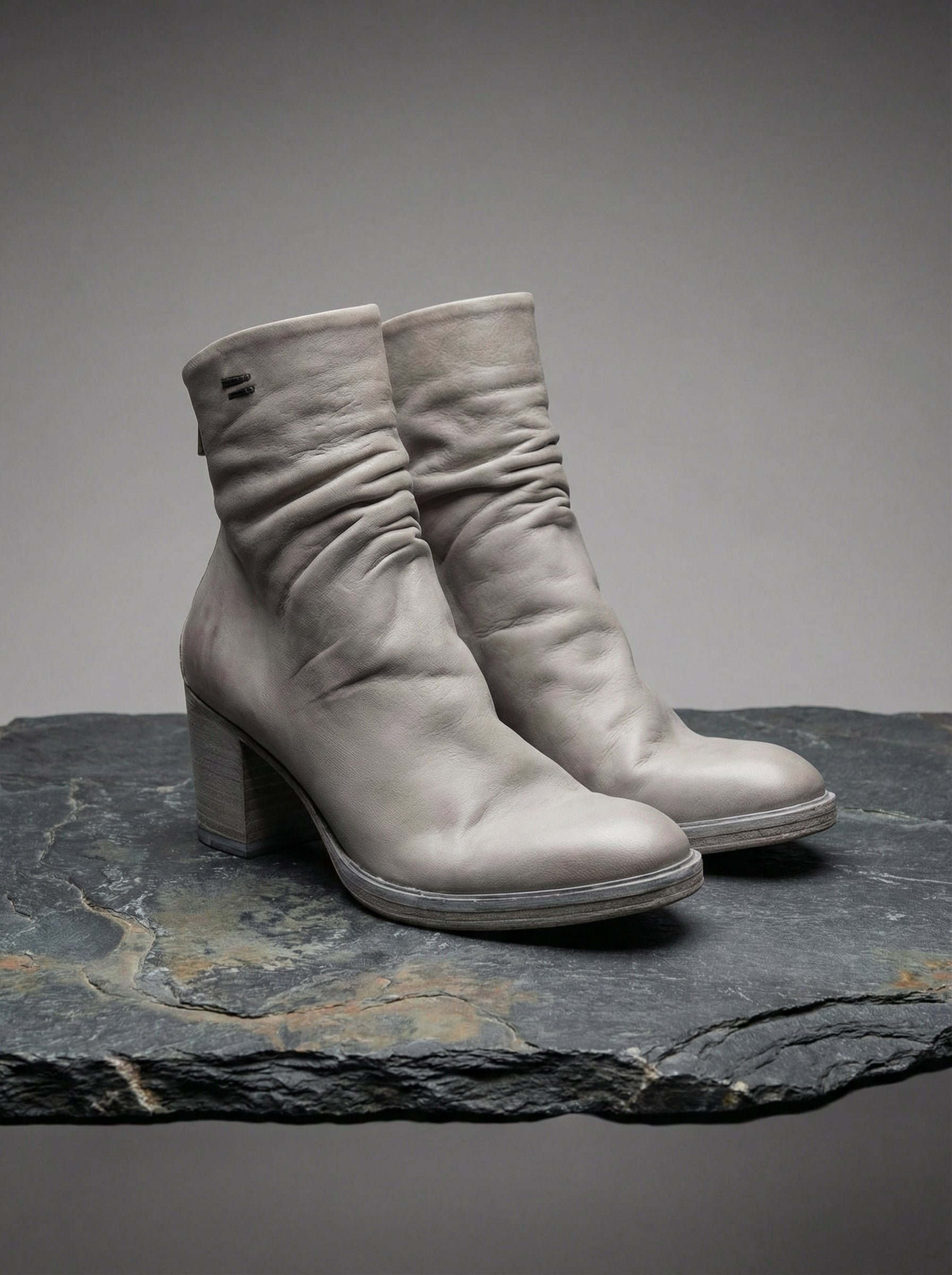 THE LAST CONSPIRACY - KENNA - Editorial Product Shot