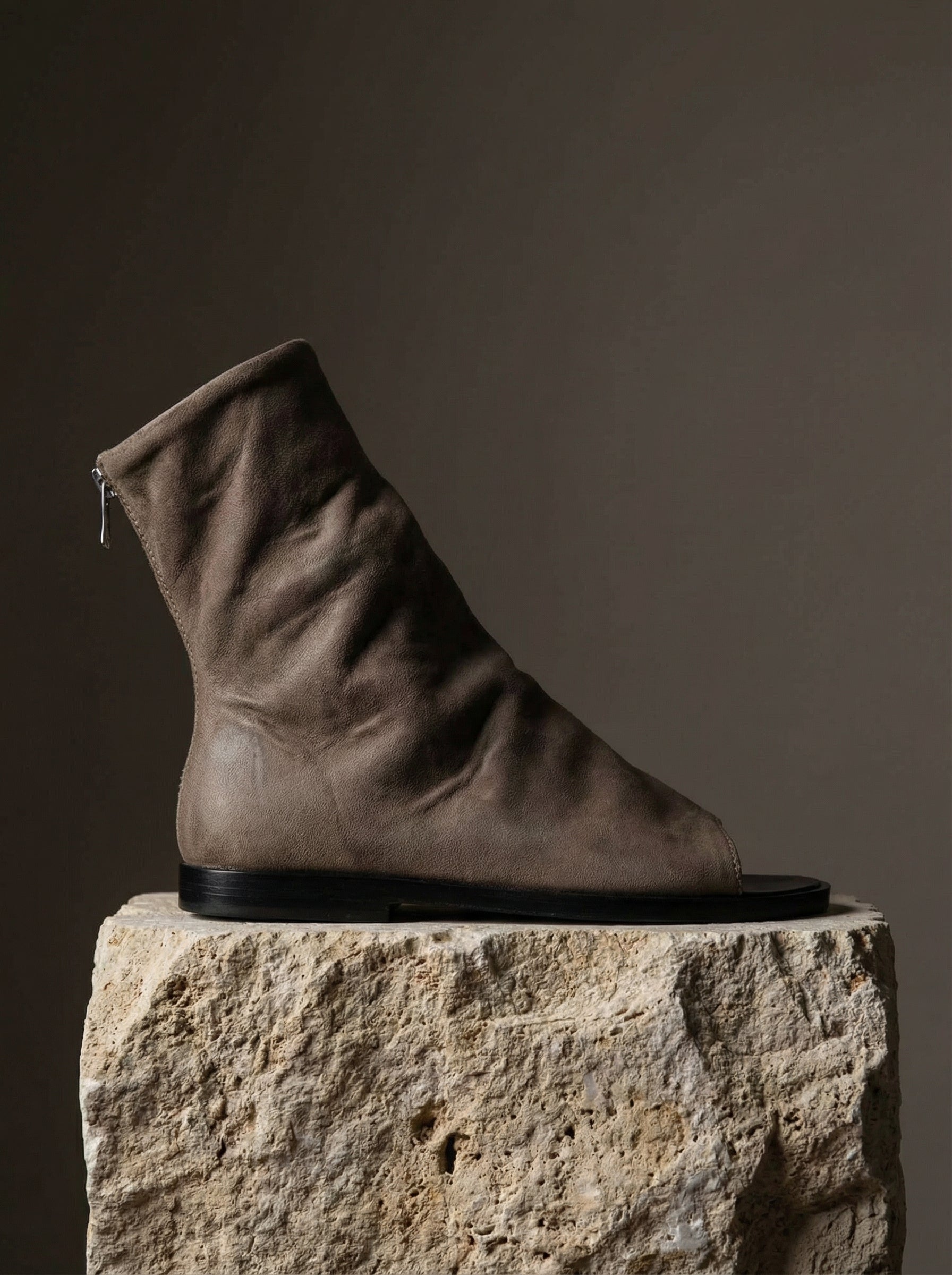 THE LAST CONSPIRACY - The Last Conspiracy Lynn - Editorial Product Shot