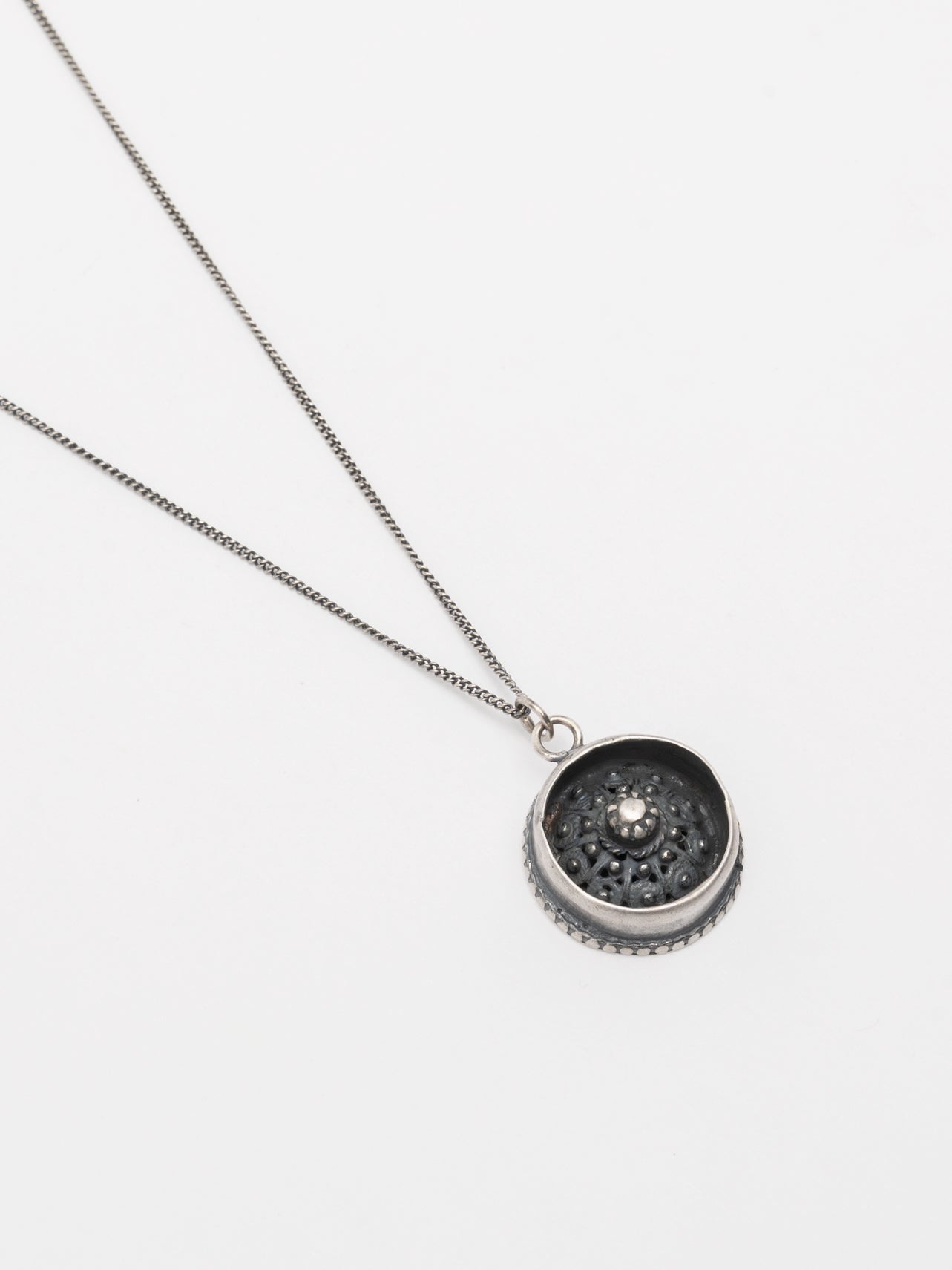 Medallion Necklace - INN7