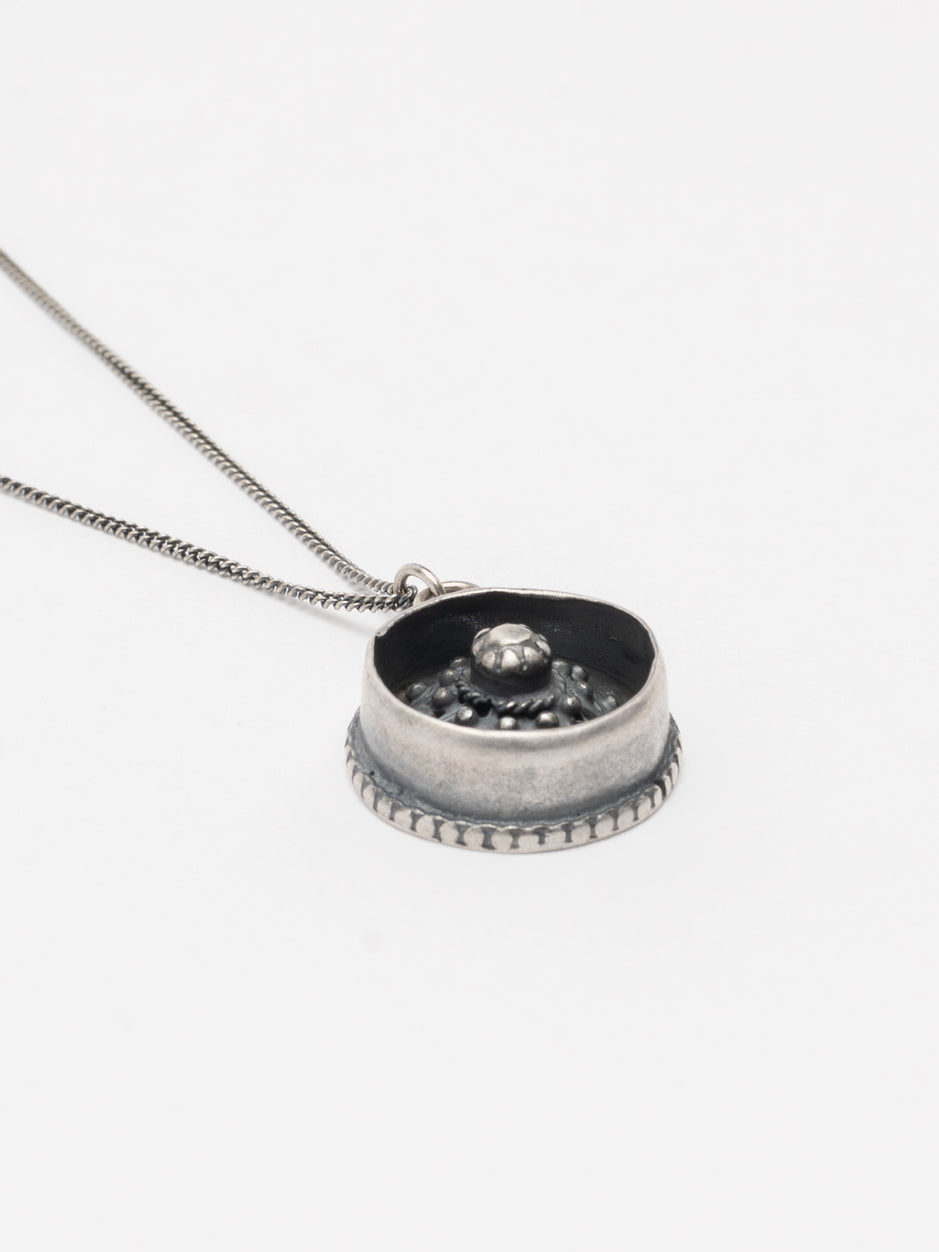 Medallion Necklace - INN7
