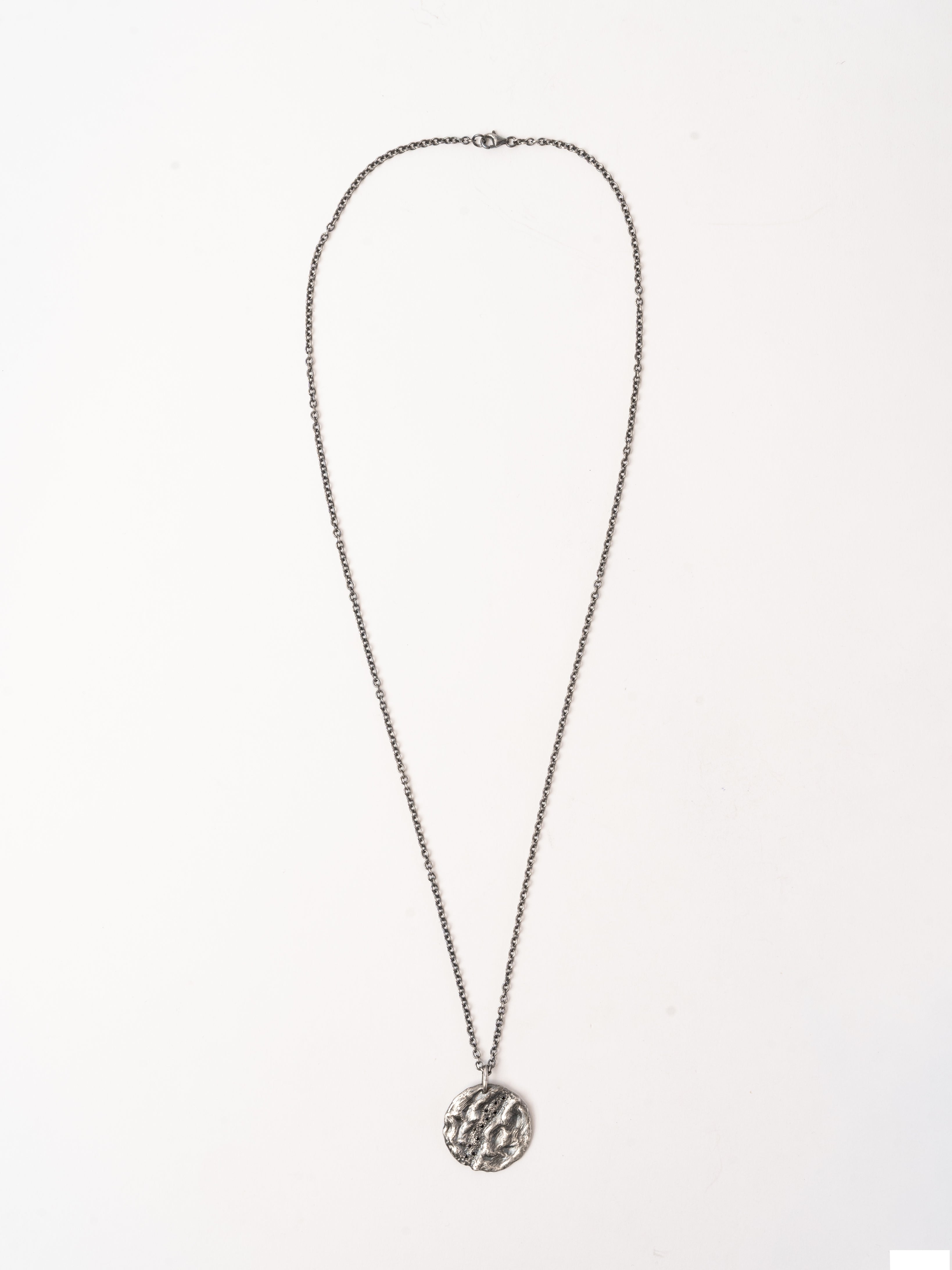 Textured Disc Necklace with Black Diamonds - INN7
