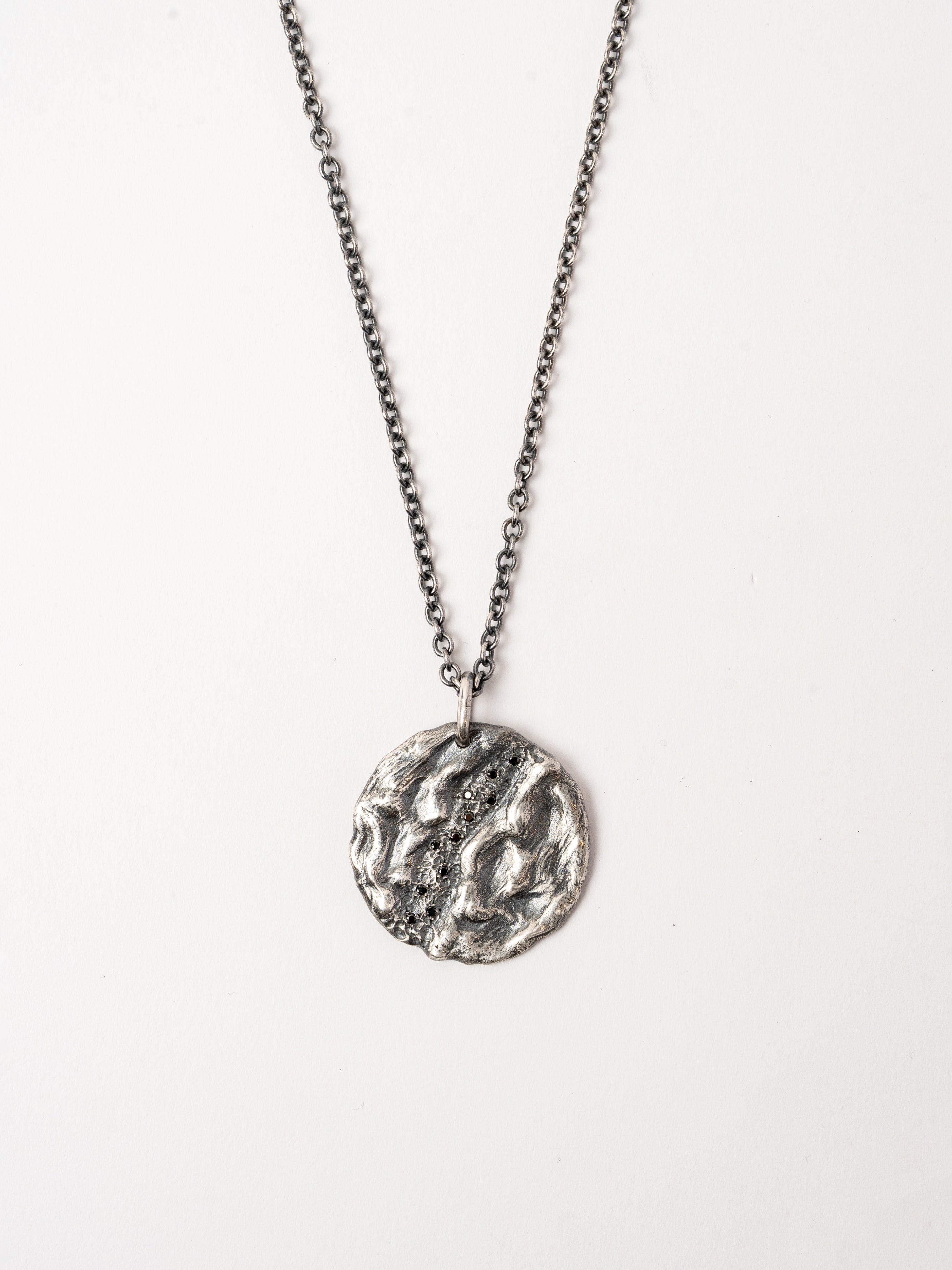 Textured Disc Necklace with Black Diamonds - INN7