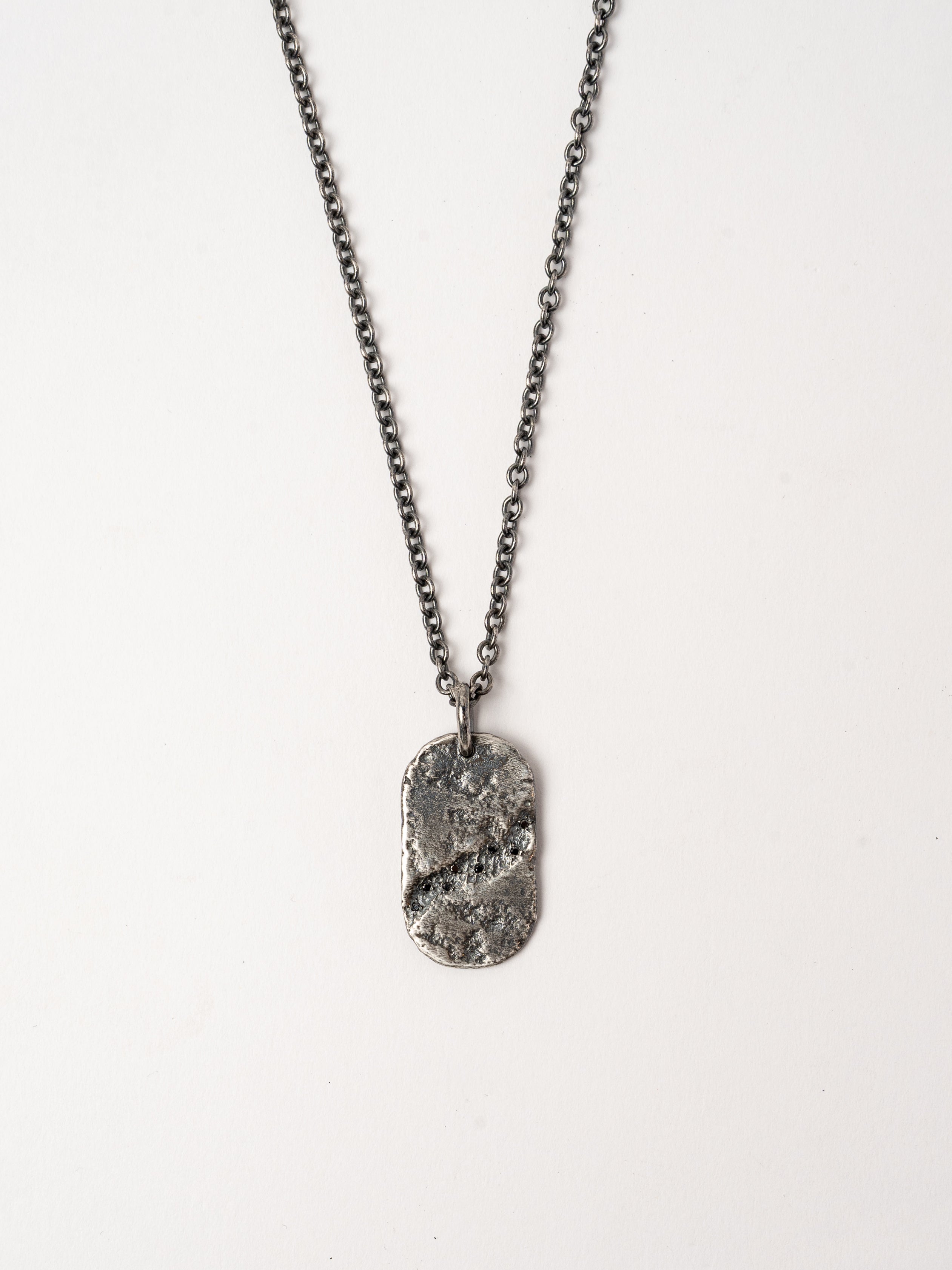 Tag Necklace with Black Diamonds - INN7