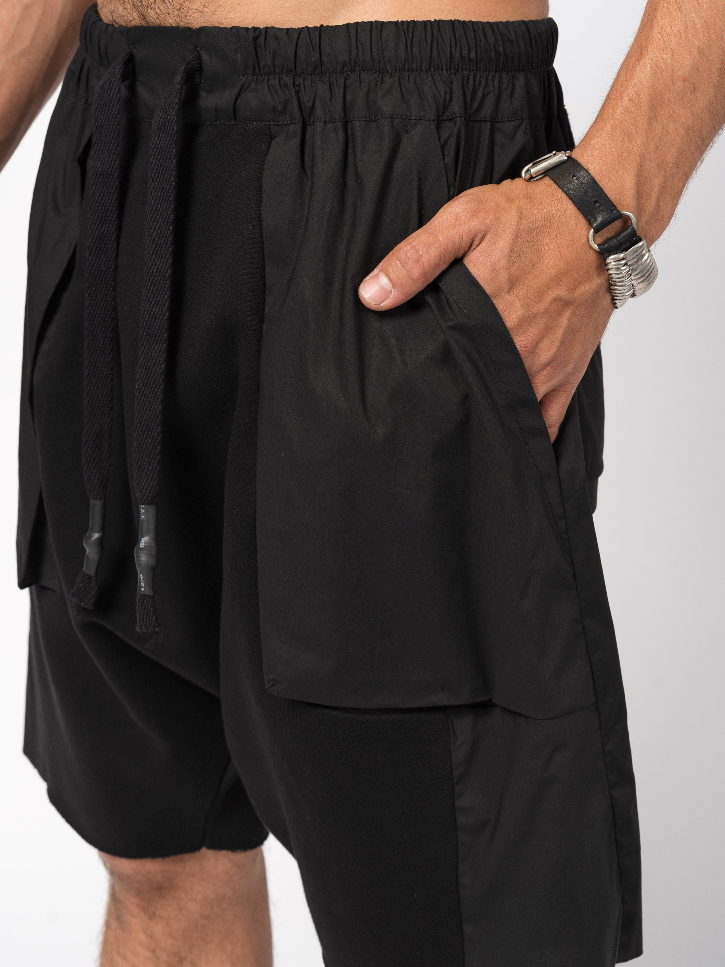 Cargo Shorts with Raw Hem - INN7
