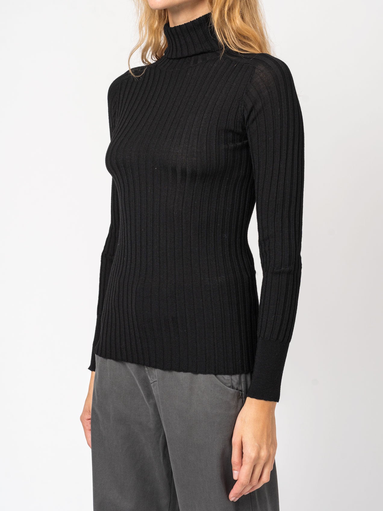 Turtleneck Ribbed Extrafine Wool Knit - INN7