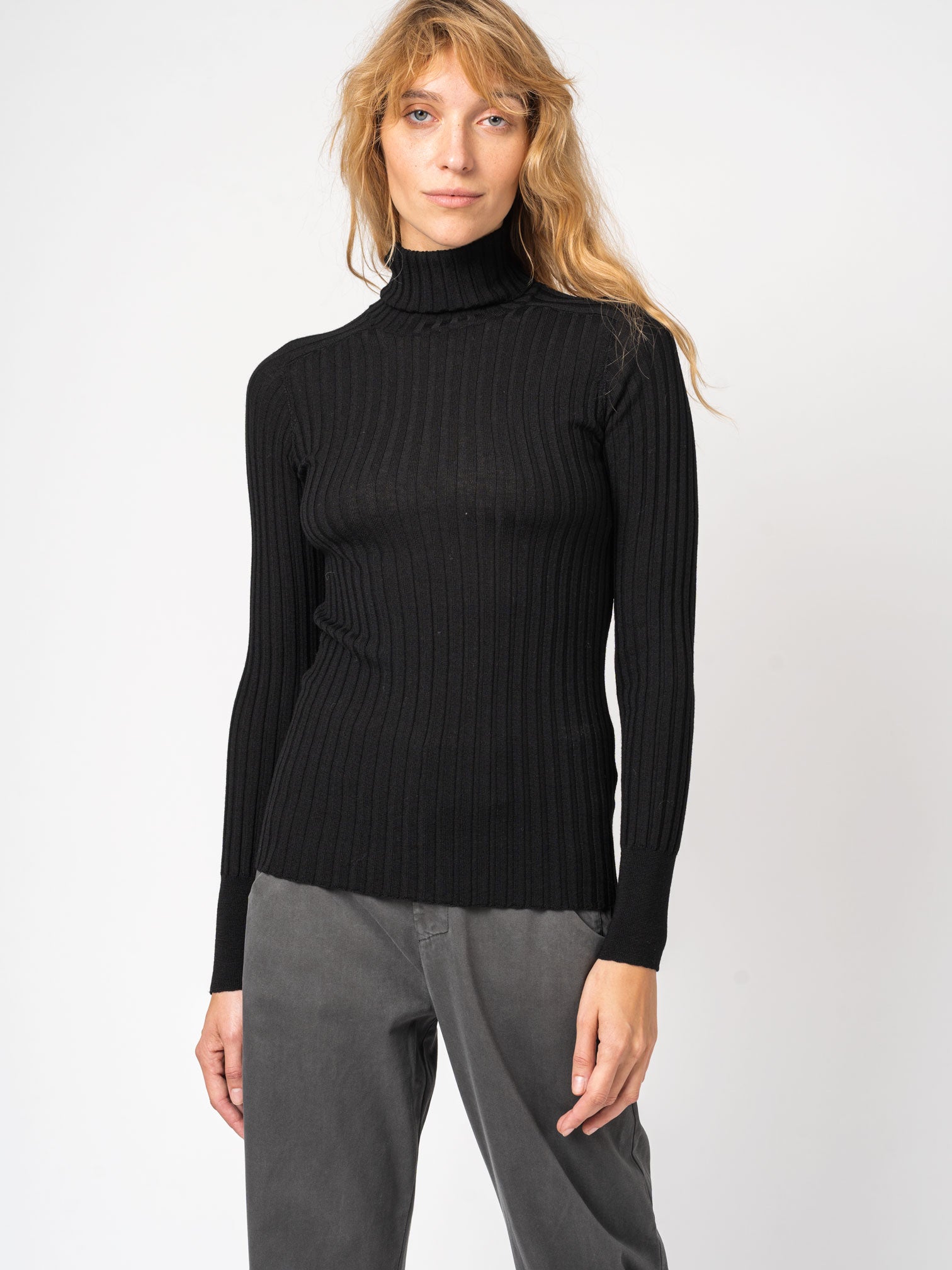 Turtleneck Ribbed Extrafine Wool Knit - INN7