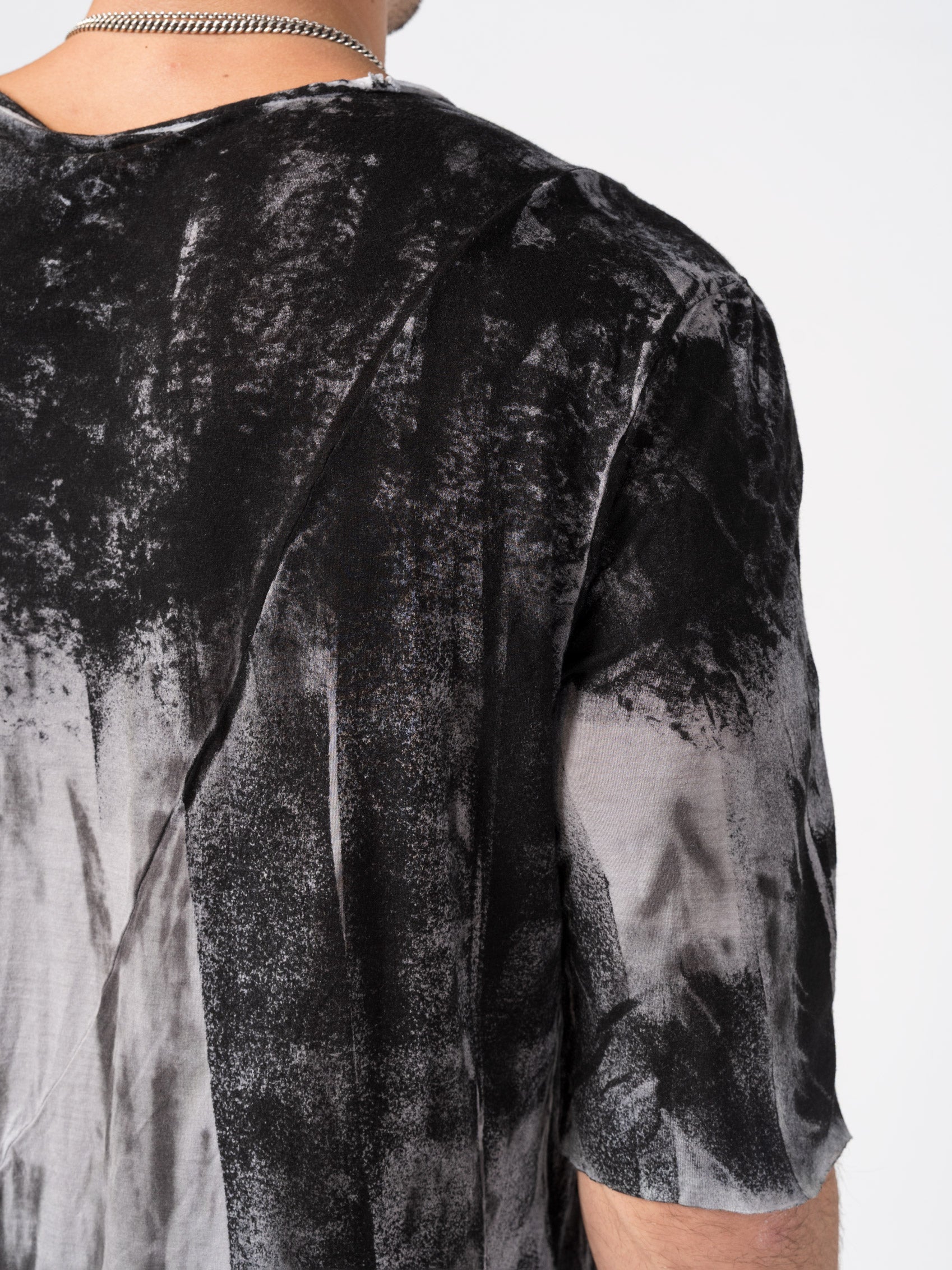 Abstract-Dyed V-Neck T-Shirt - INN7