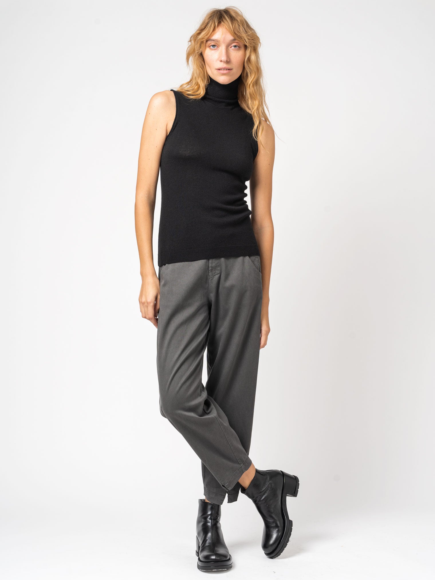 Sleeveless Turtleneck Knit - INN7