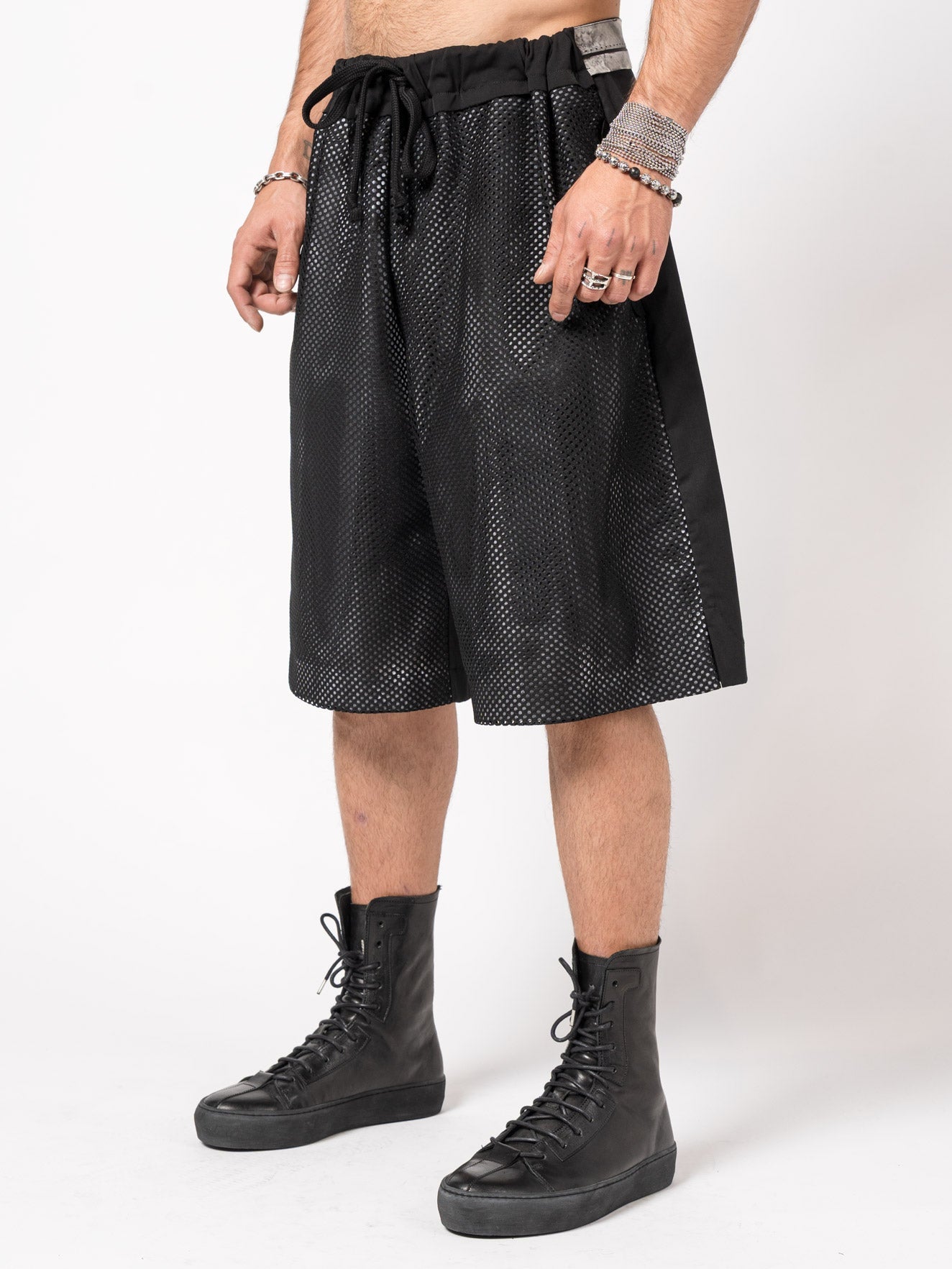 Mesh-Layered Drawstring Shorts - INN7