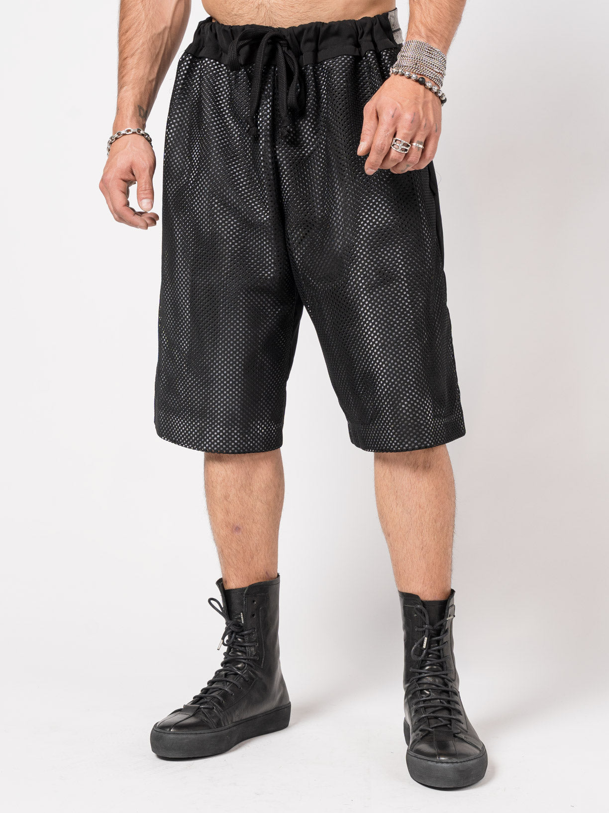 Mesh-Layered Drawstring Shorts - INN7