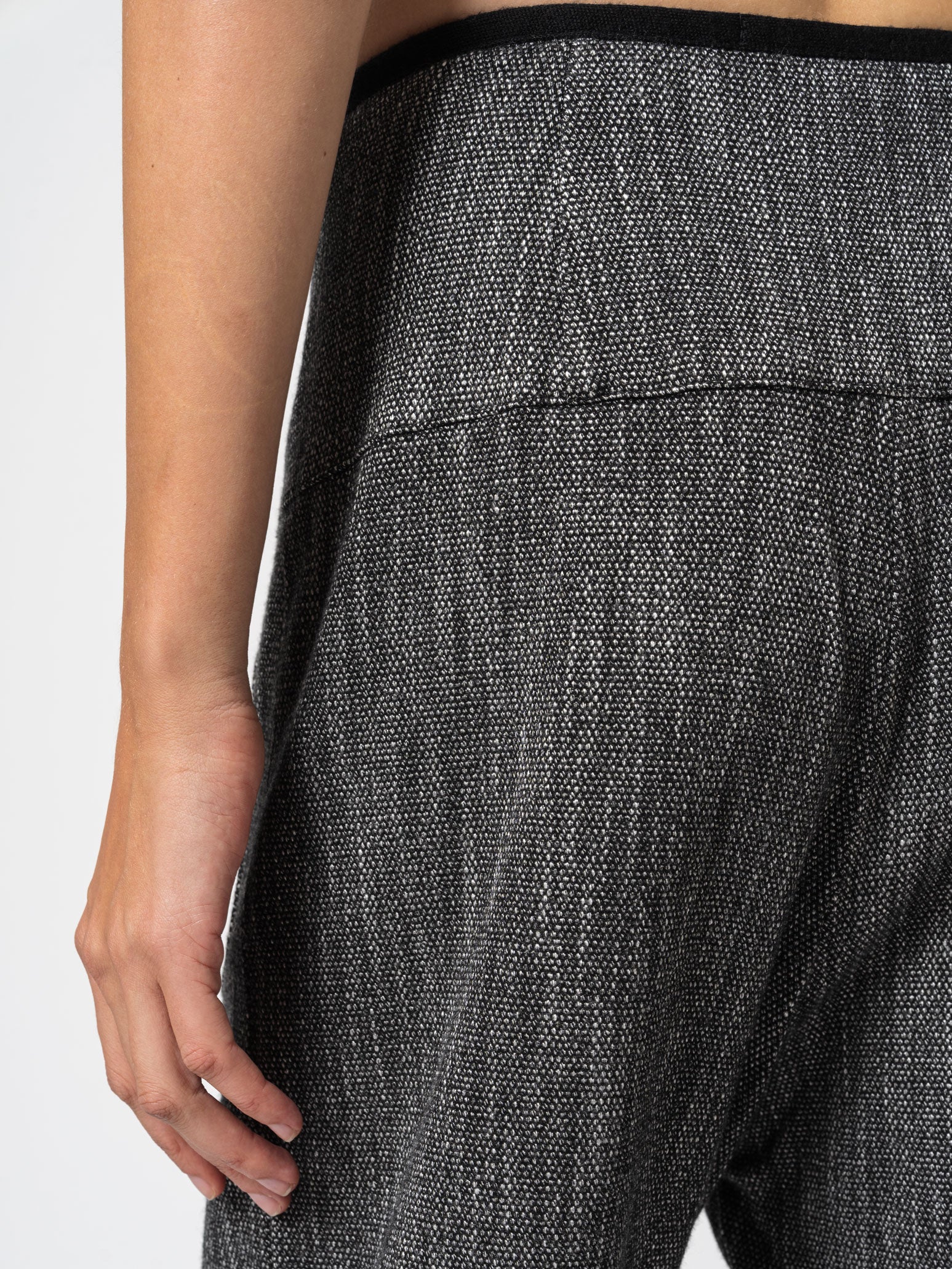 Micro-Patterned Low Crotch Trousers - INN7