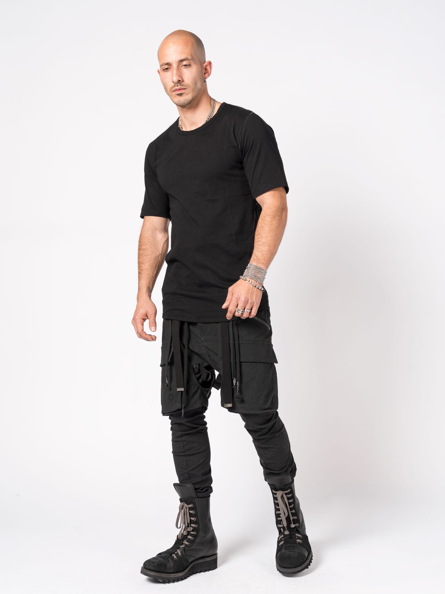T-Shirt with Curved Hem and Contrast Stitching - INN7