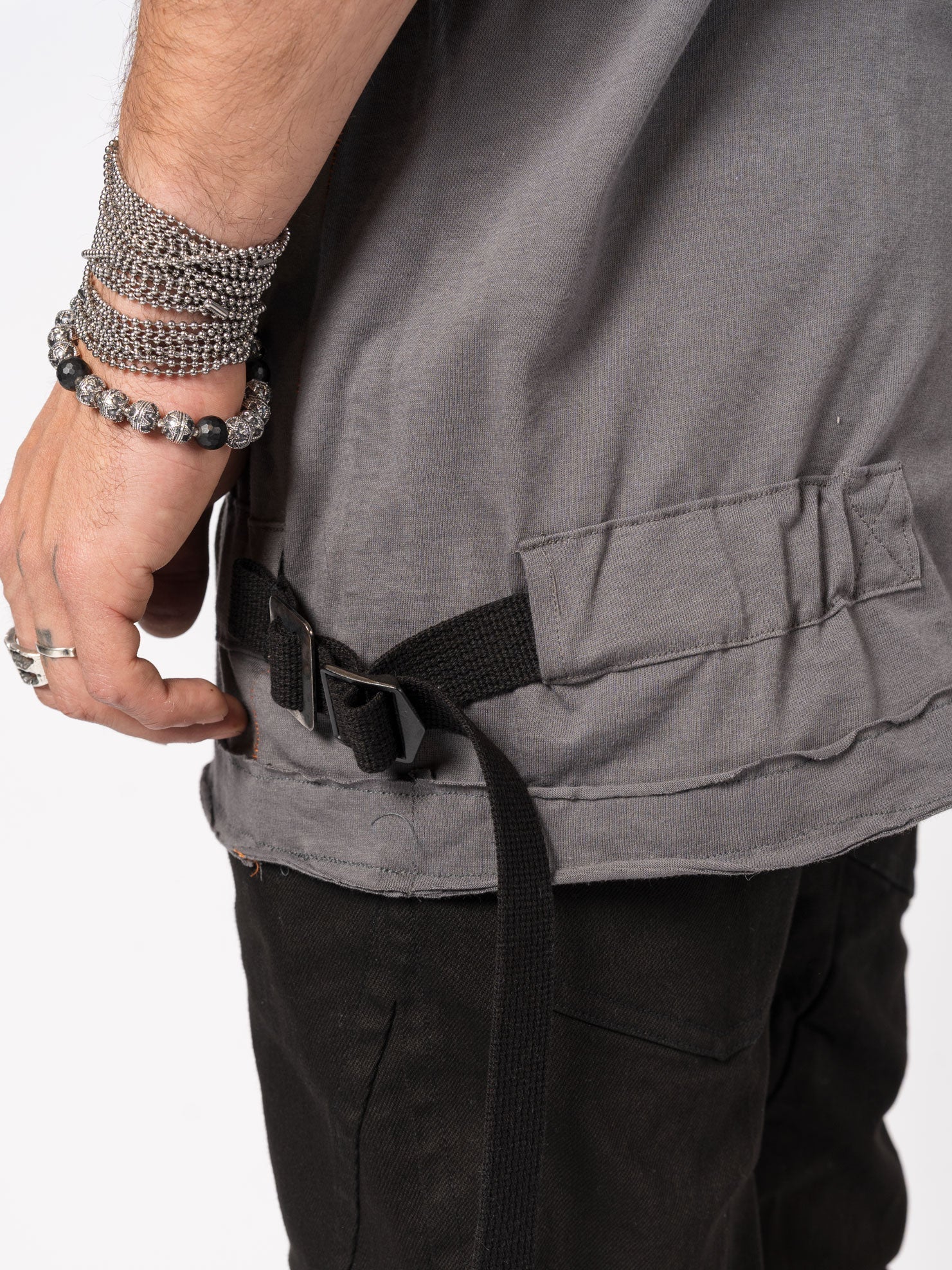 T-Shirt with Adjustable Side Buckles - INN7