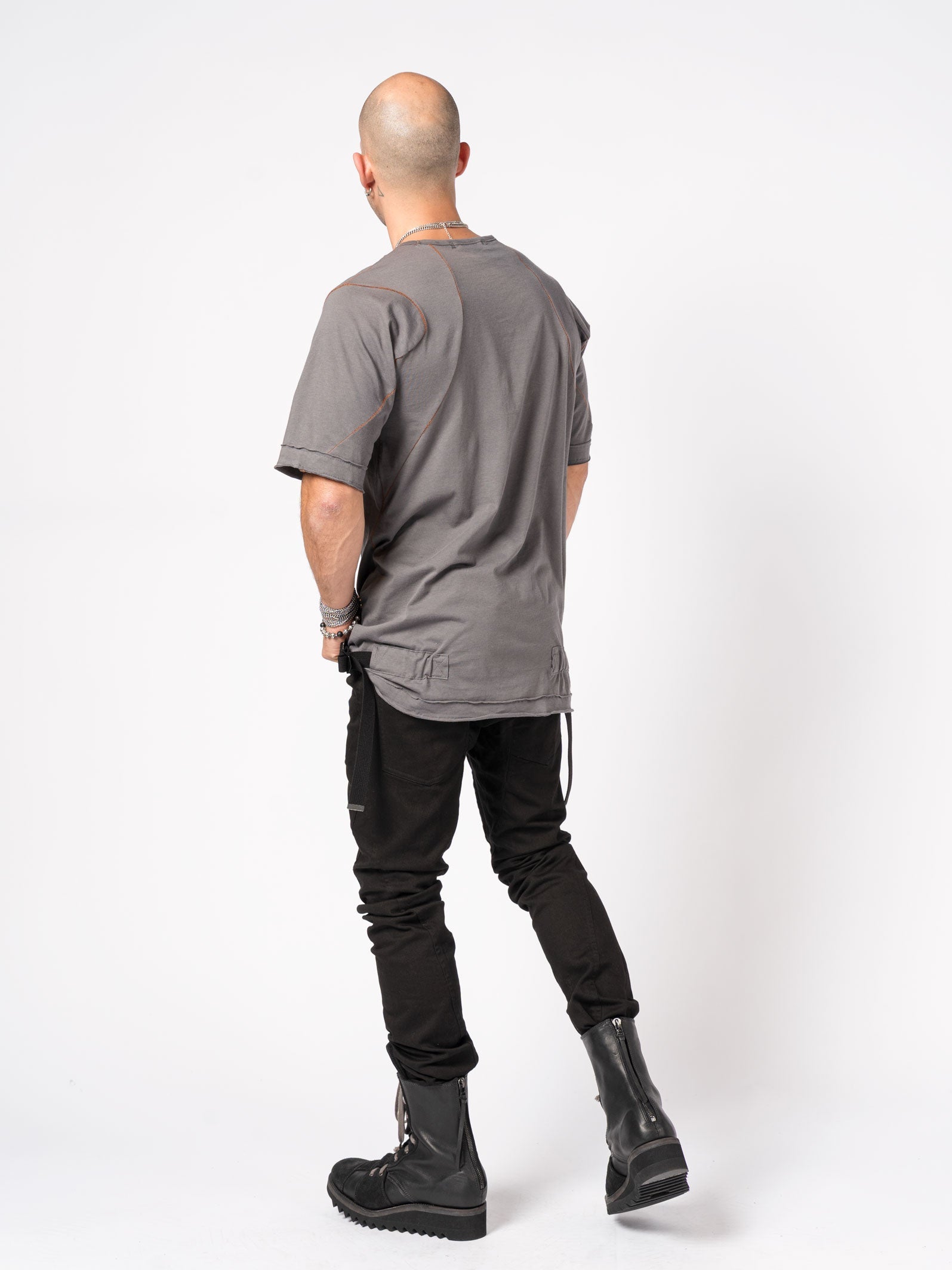 T-Shirt with Adjustable Side Buckles - INN7