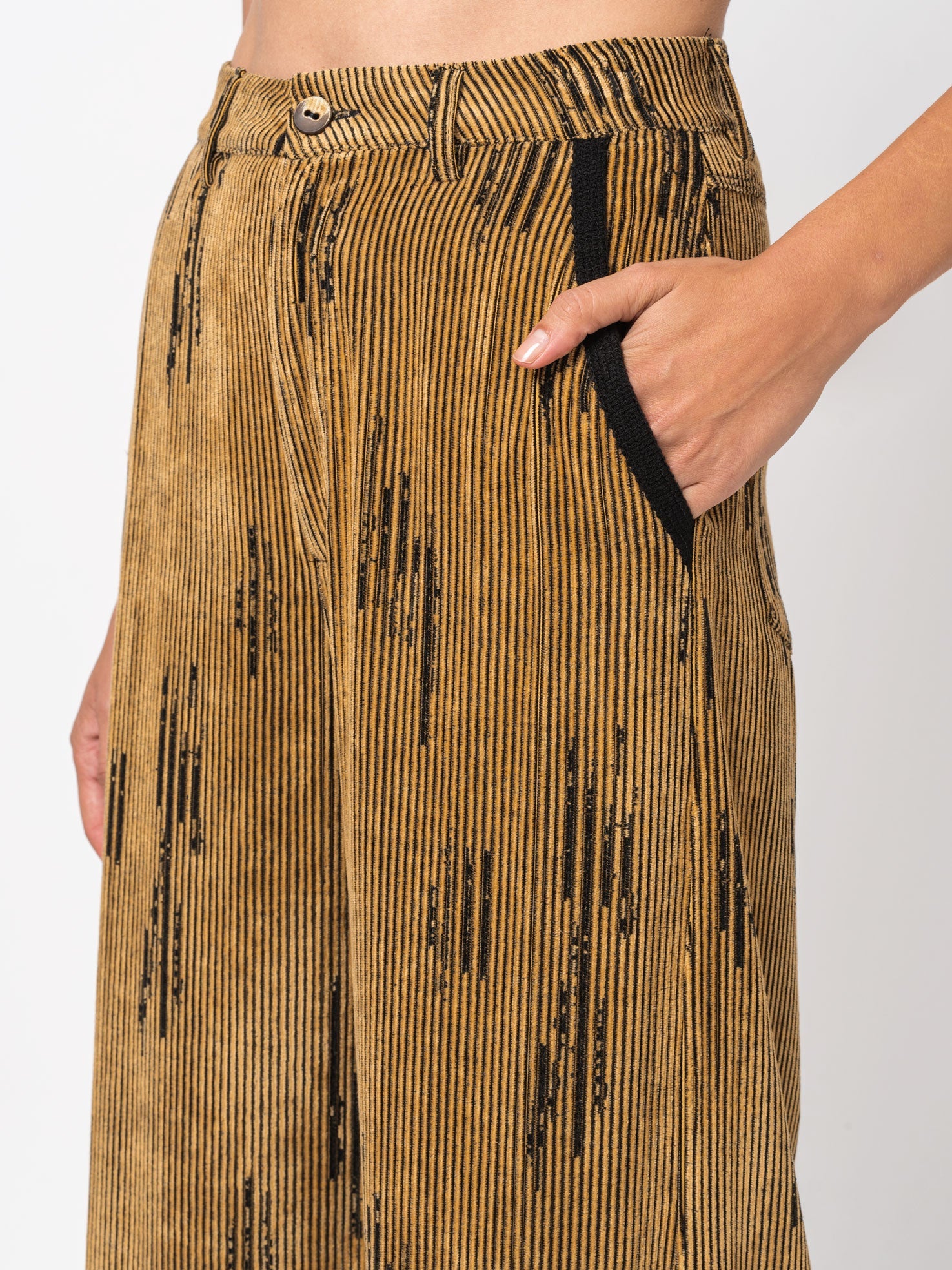 Wide-Leg Corduroy Pants - INN7