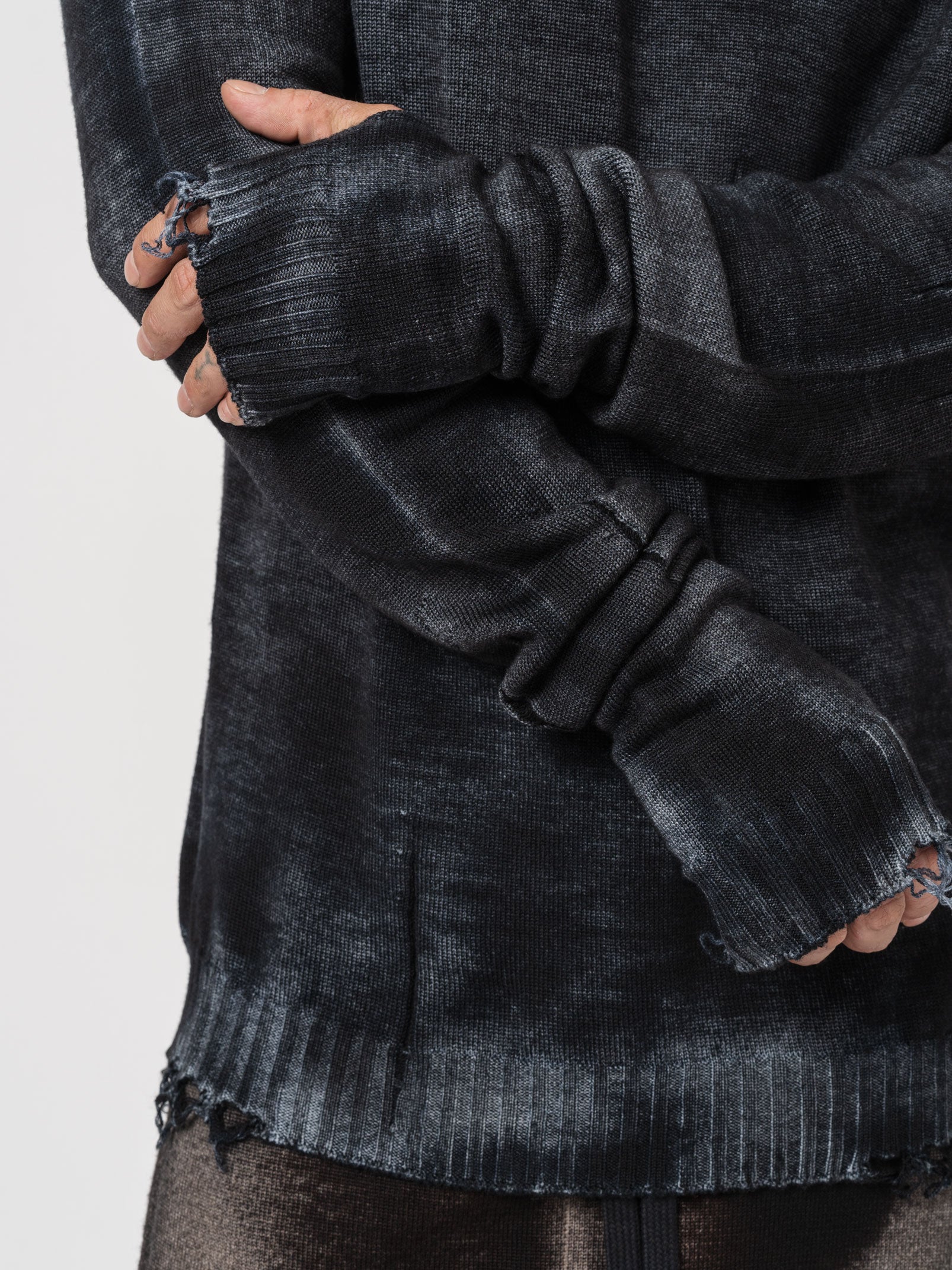 Distressed Medium Wool Sweater - INN7