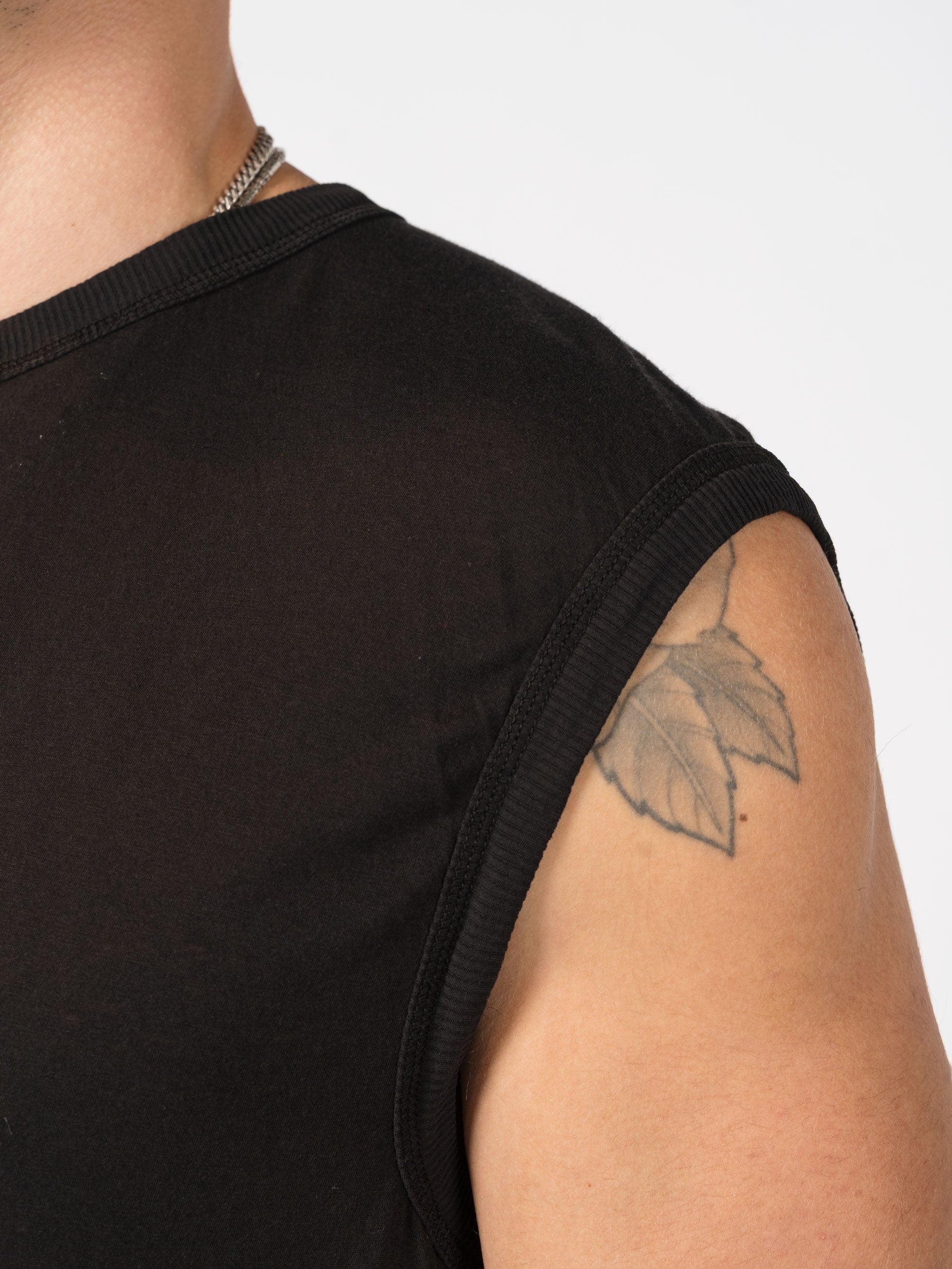 Sleeveless Top with Raw Edges - INN7
