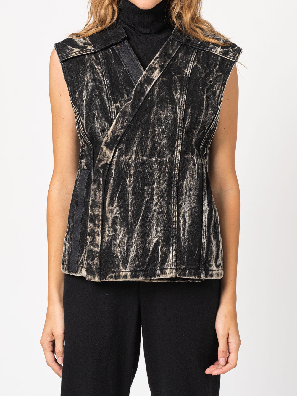 Whiskering-Effect Vest - INN7
