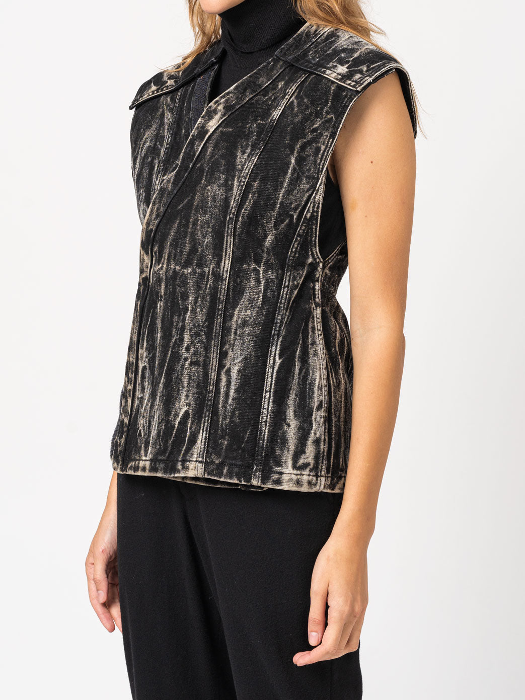 Whiskering-Effect Vest - INN7