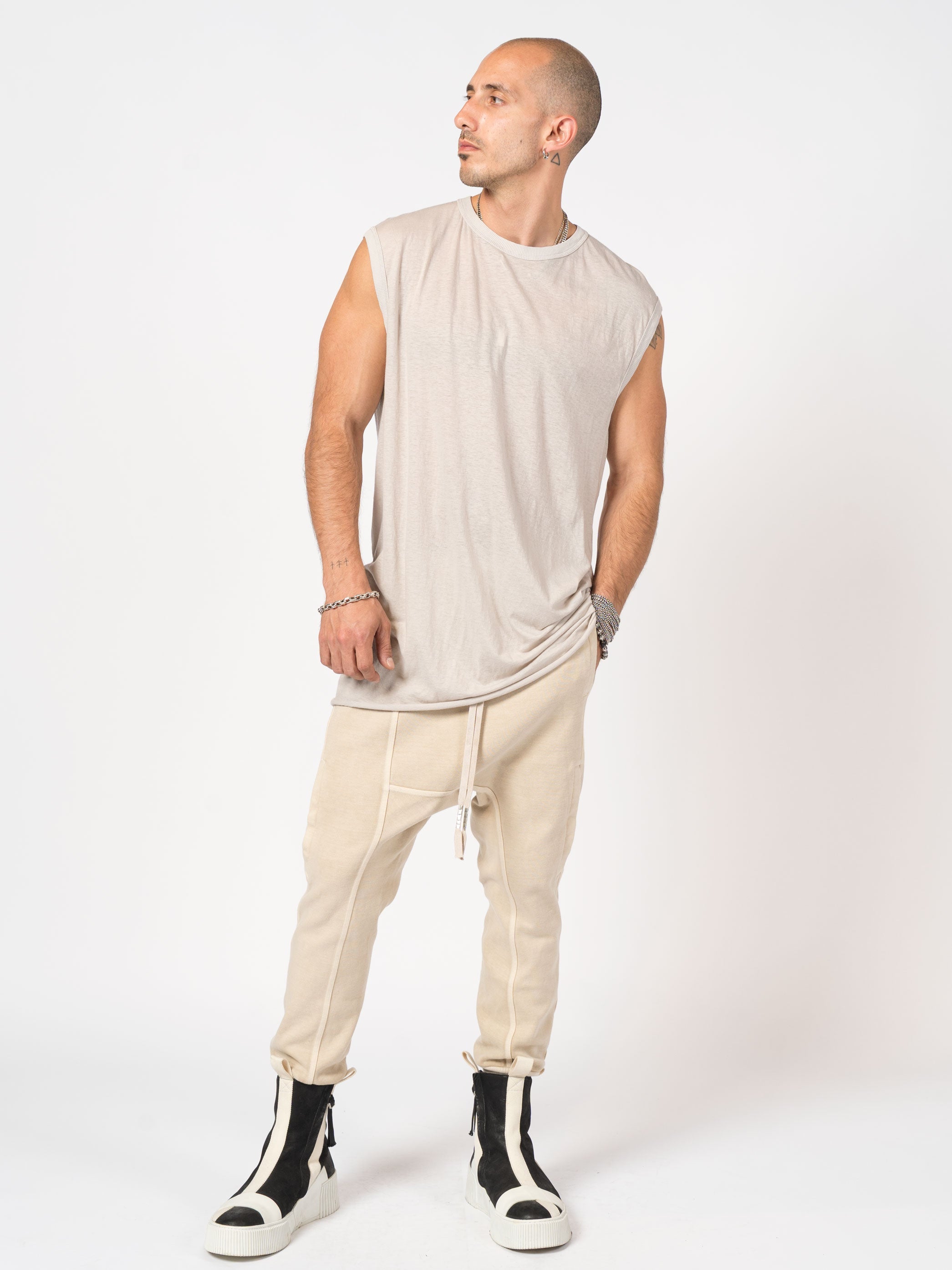 Sleeveless Top with Raw Edges - INN7