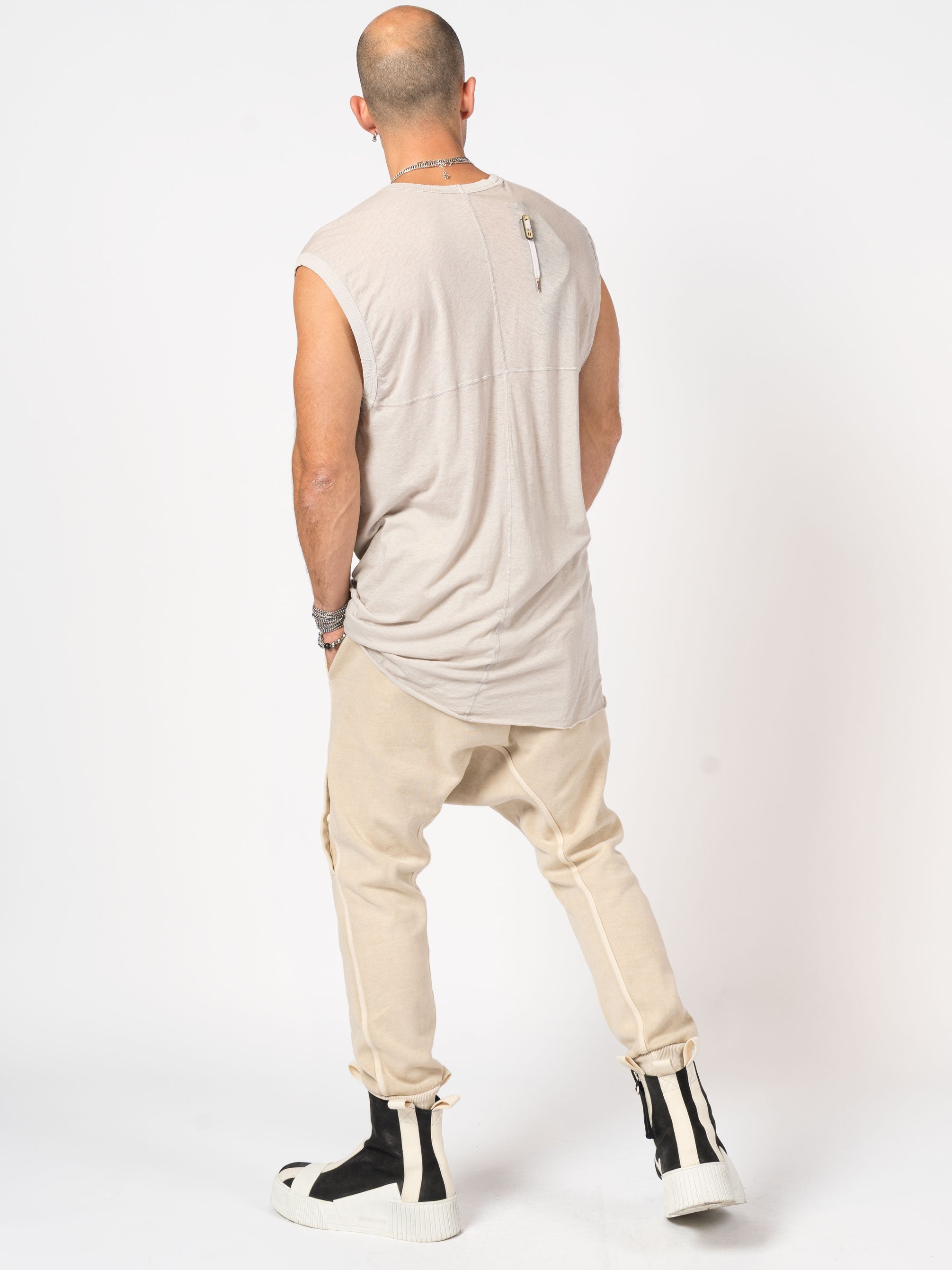 Sleeveless Top with Raw Edges - INN7