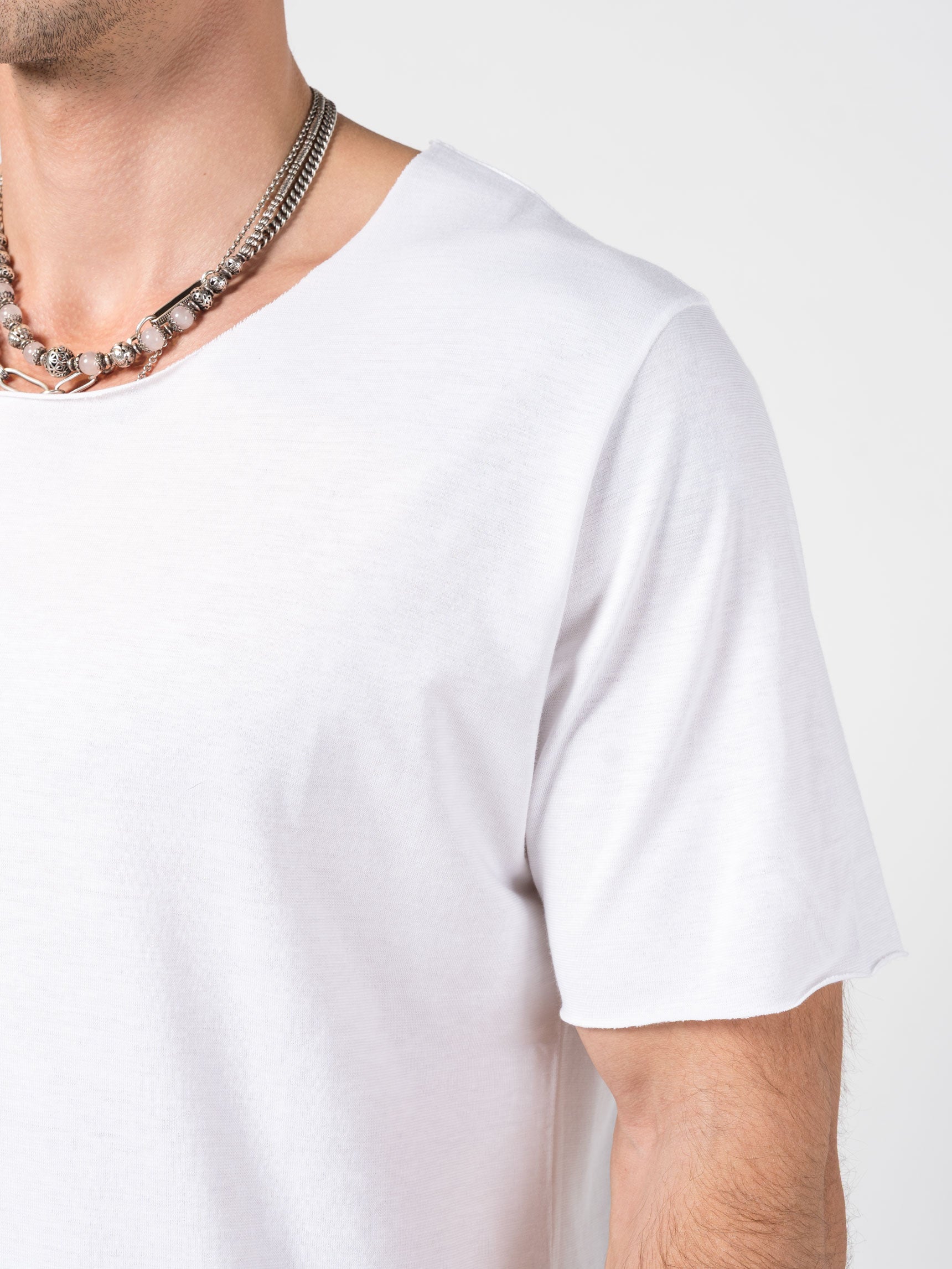 T-Shirt with Cut Neckline - INN7