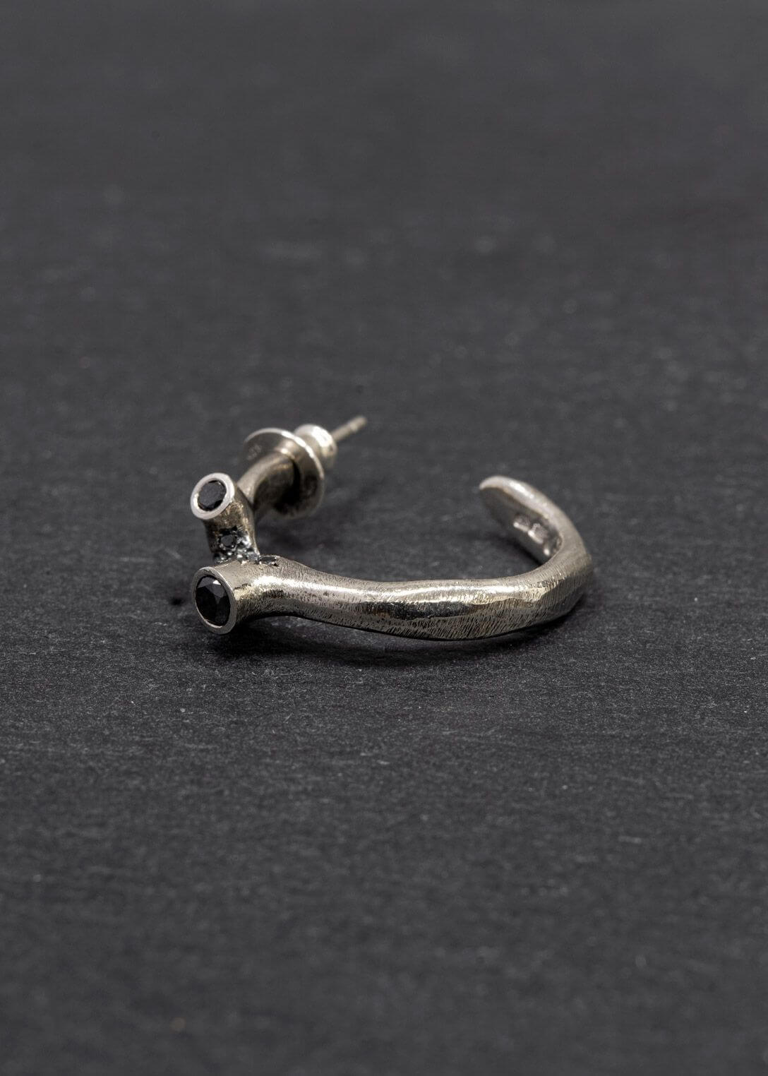 TORN EARING - INN7