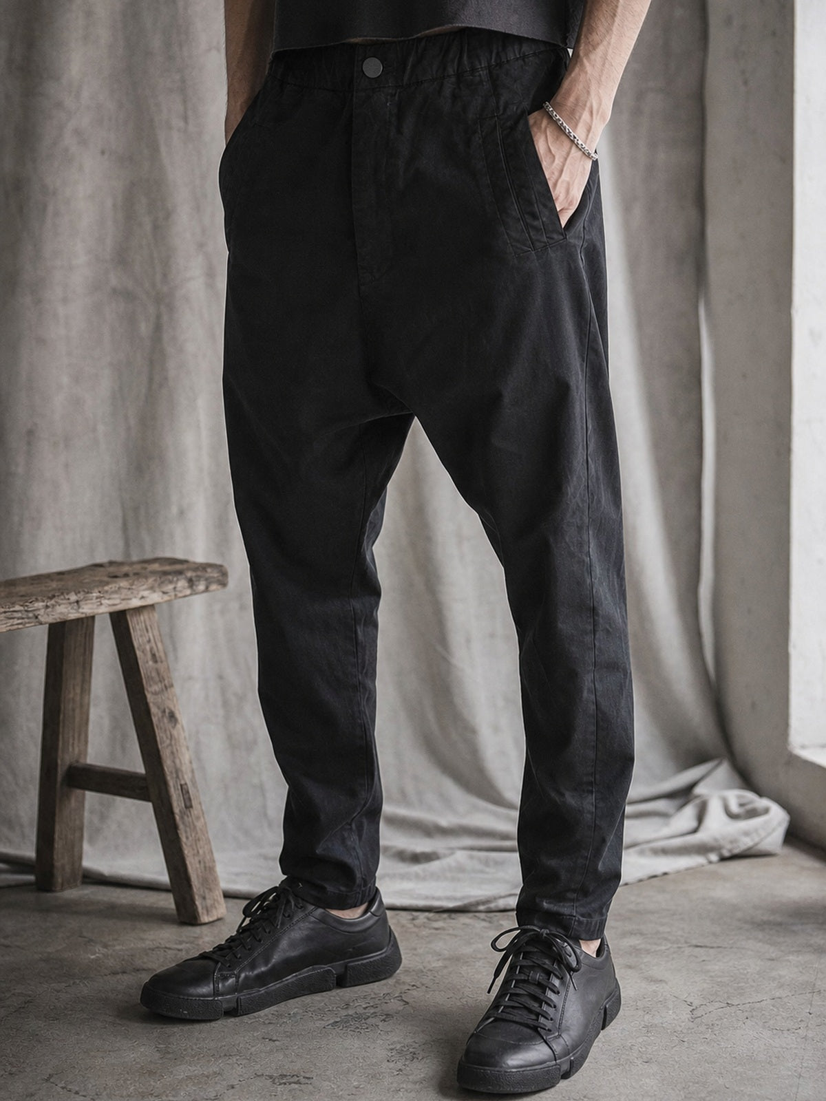 AITO Drop-Crotch Pants, תצוגת לבישה עריכתית
