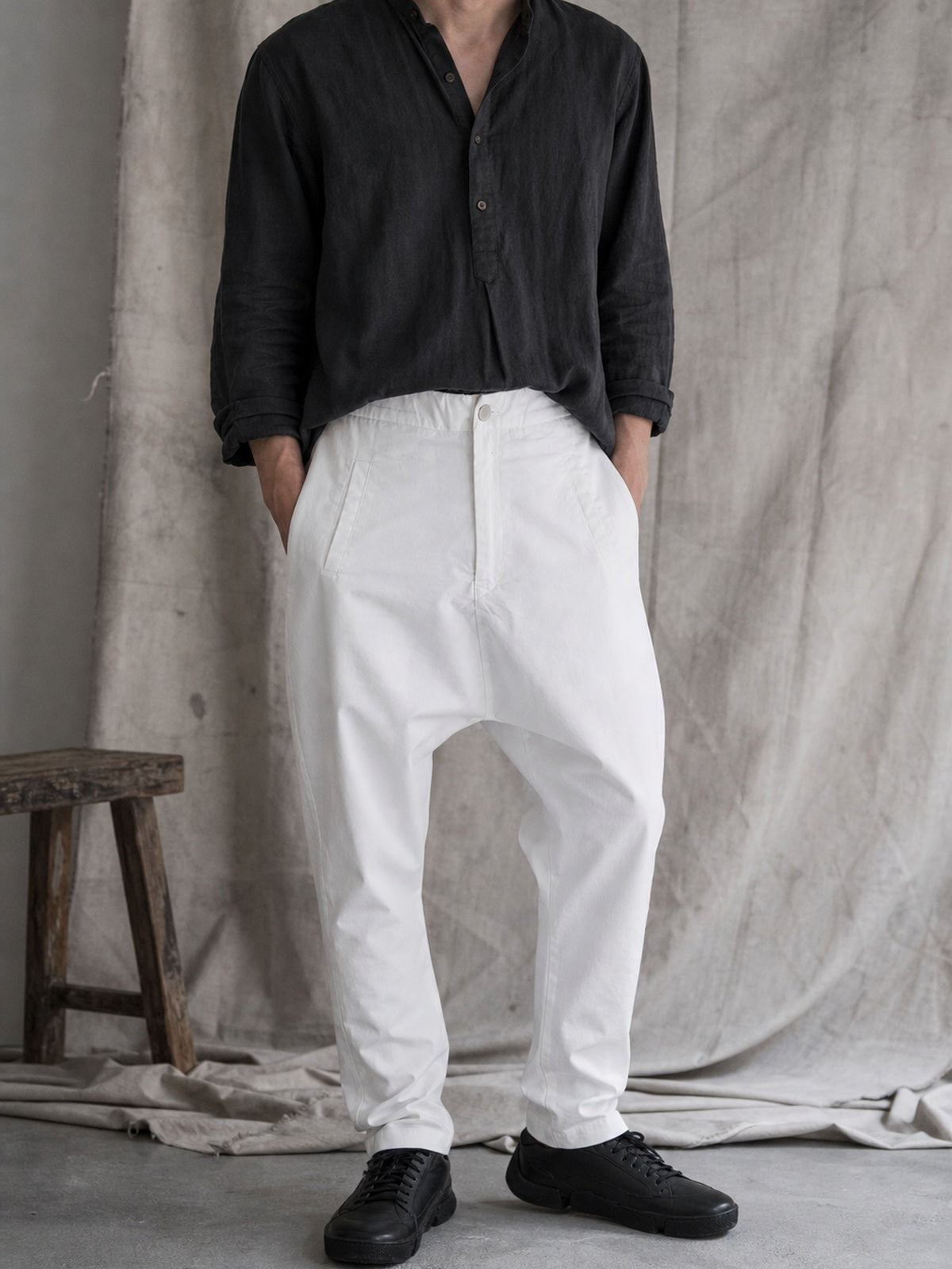 AITO Drop-Crotch Pants, תצוגת לבישה עריכתית