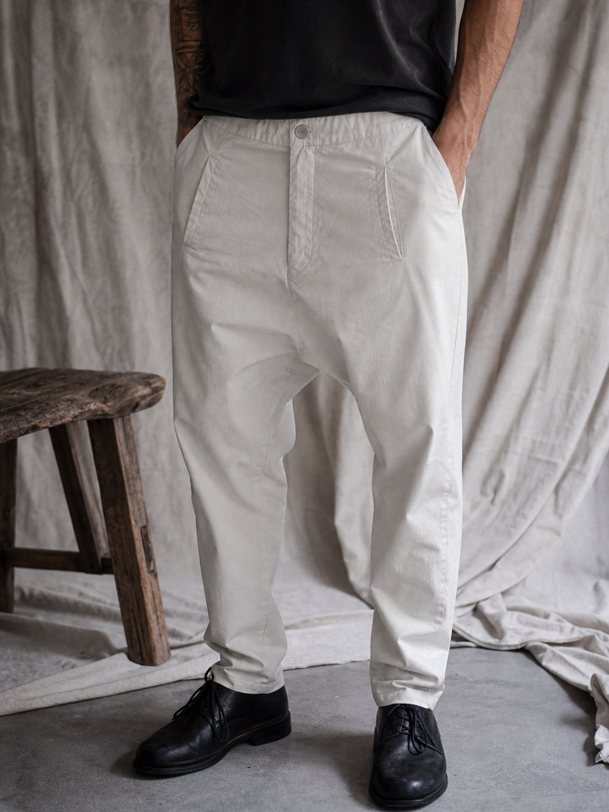 AITO Drop-Crotch Pants, תצוגת לבישה עריכתית