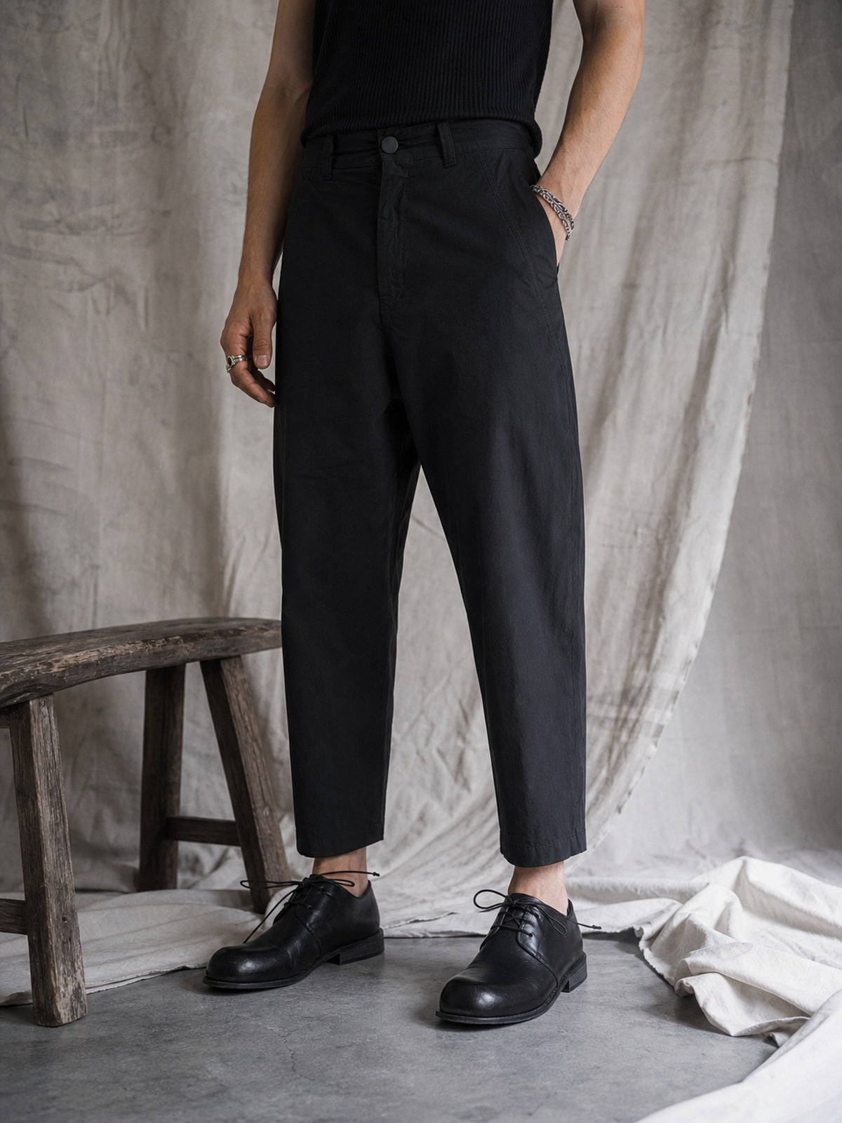 AITO Tapered Pants, תצוגת לבישה עריכתית