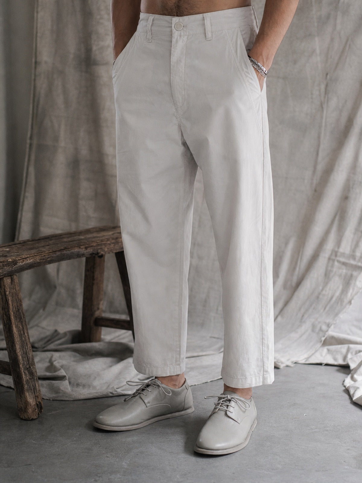 AITO Tapered Pants, תצוגת לבישה עריכתית
