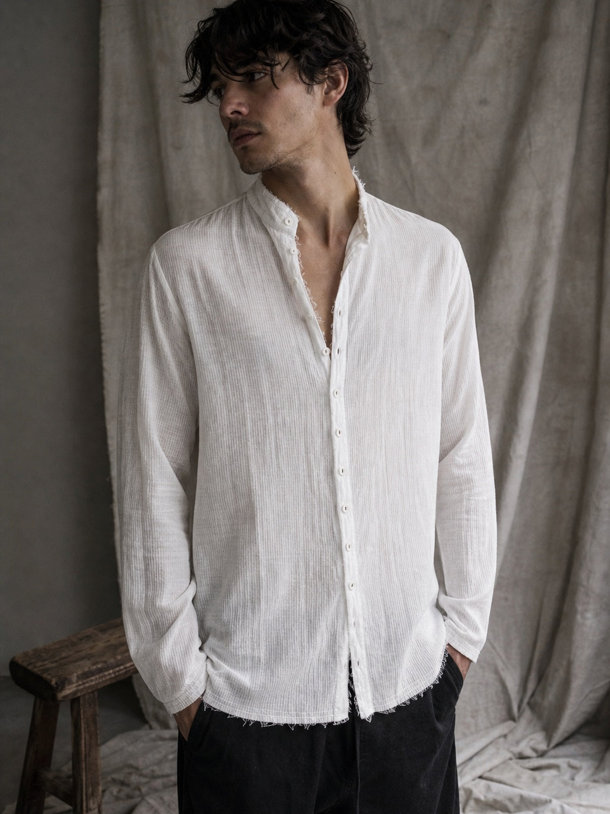AITO Cotton Button-Up Shirt, תצוגת לבישה עריכתית