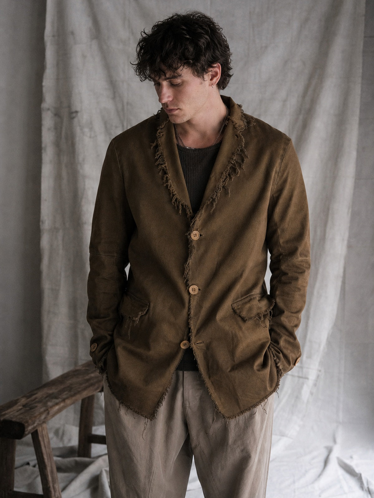 AITO Frayed Edge Cotton Blazer, תצוגת לבישה עריכתית