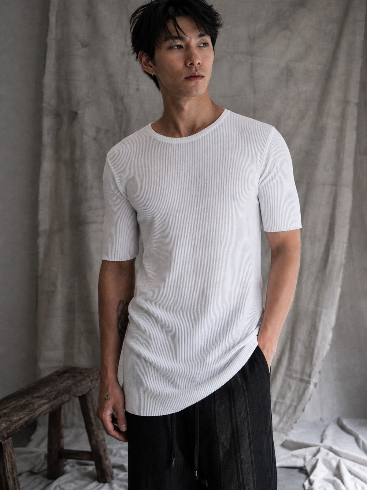 AITO Ribbed T-shirt, תצוגת לבישה עריכתית