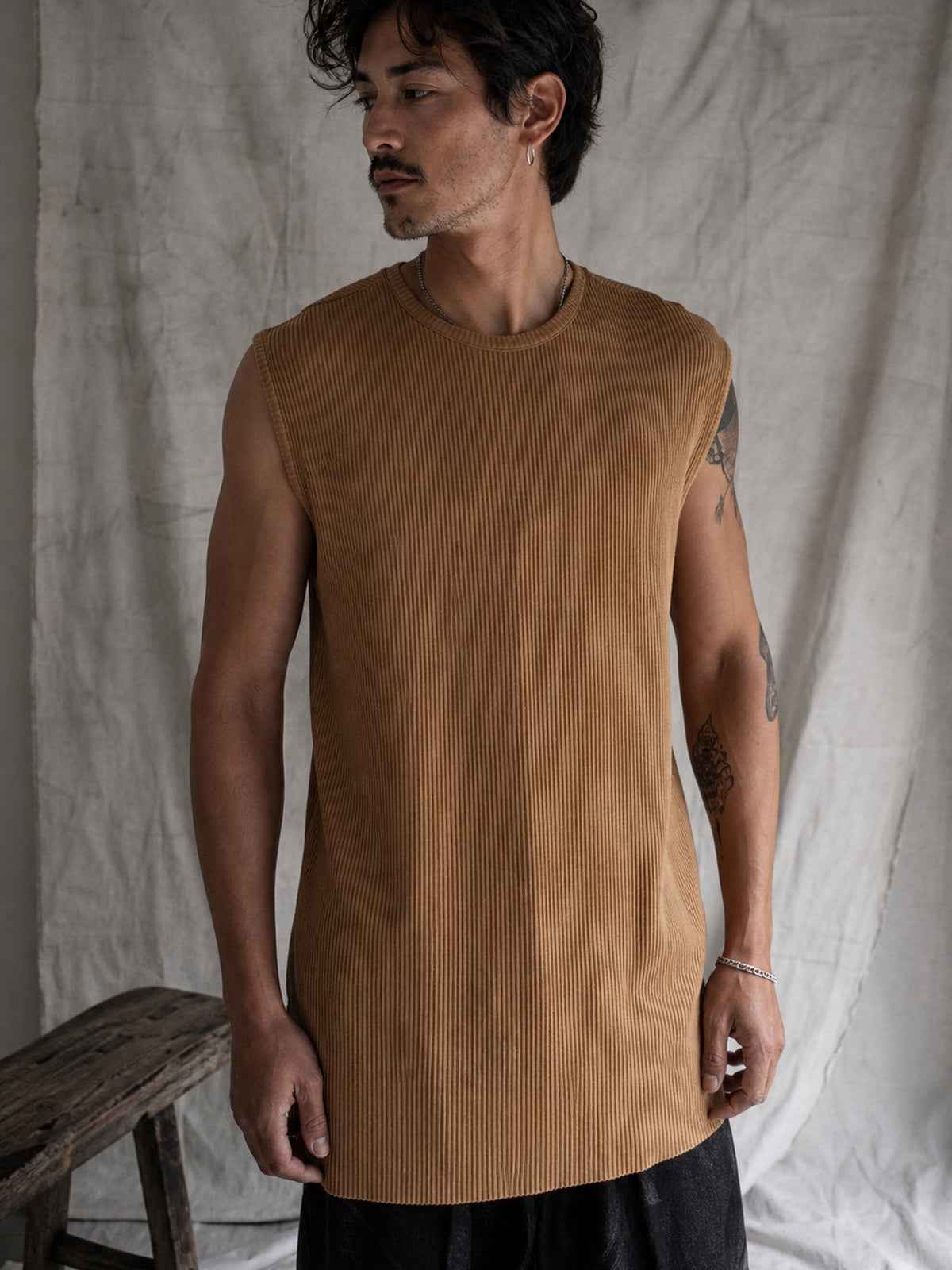 AITO Ribbed Tank Top, תצוגת לבישה עריכתית