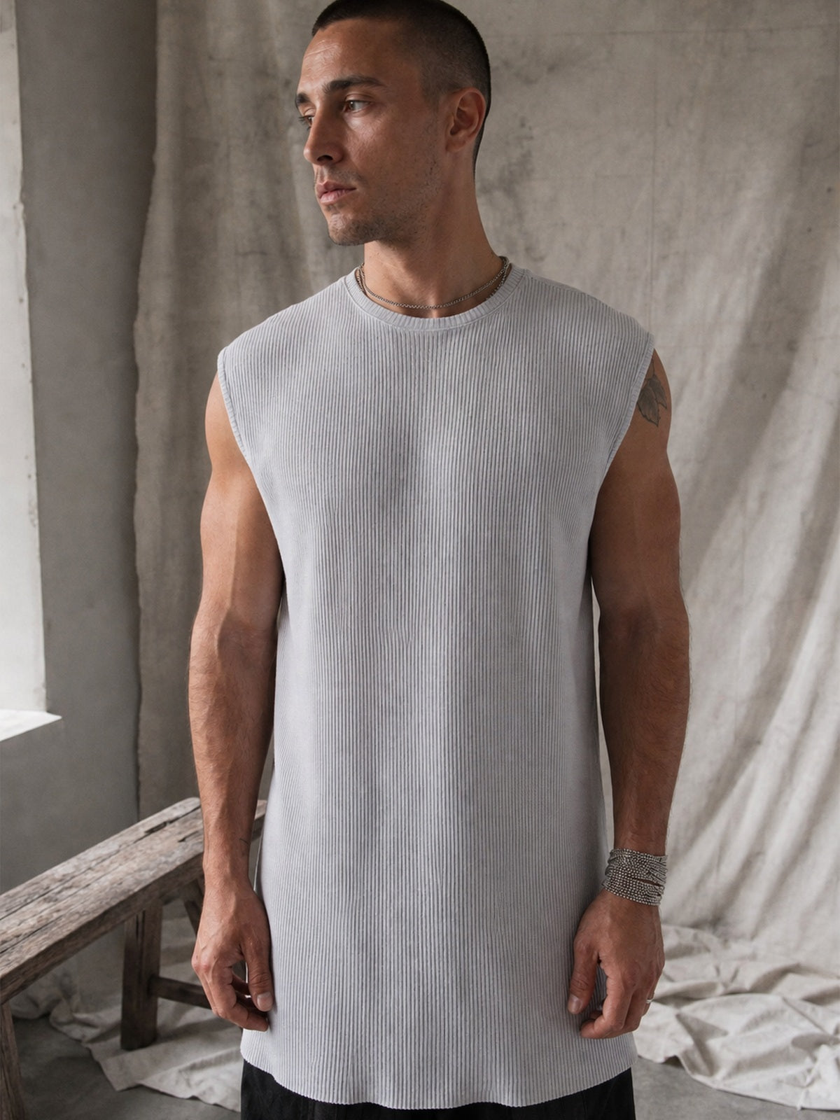 AITO Ribbed Tank Top, תצוגת לבישה עריכתית