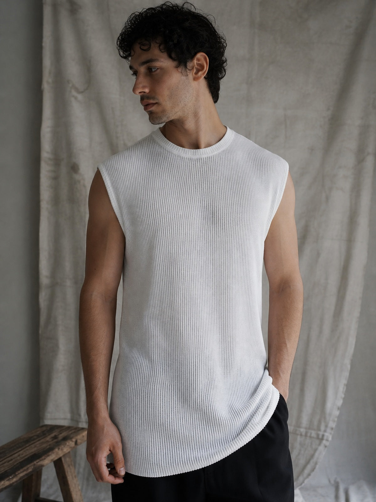 AITO Ribbed Tank Top, תצוגת לבישה עריכתית