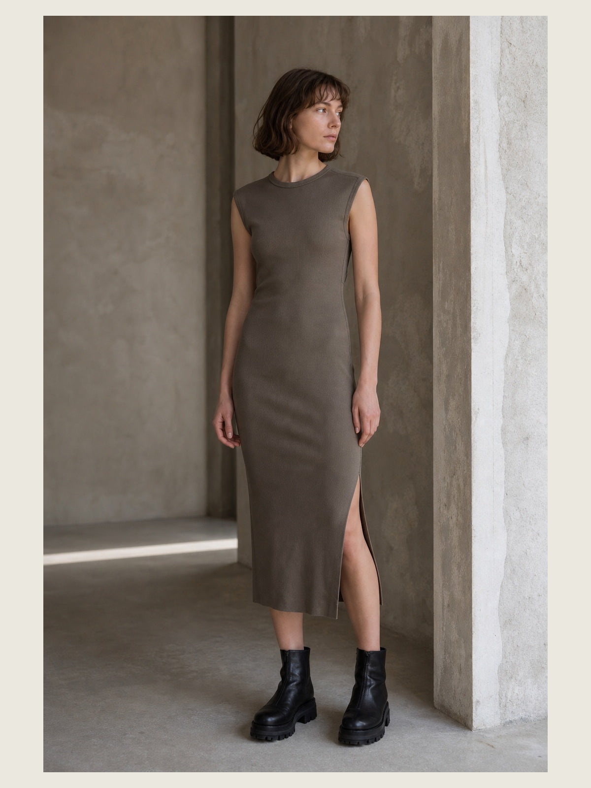 תמונת אווירה עריכתית של INN7 עבור DRESS — THOM KROM