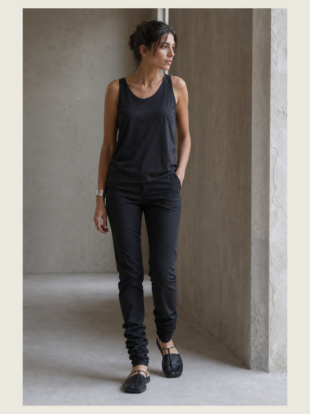 תמונת אווירה עריכתית של INN7 עבור Slim Japanese Poplin Trousers — DEVA KANYA