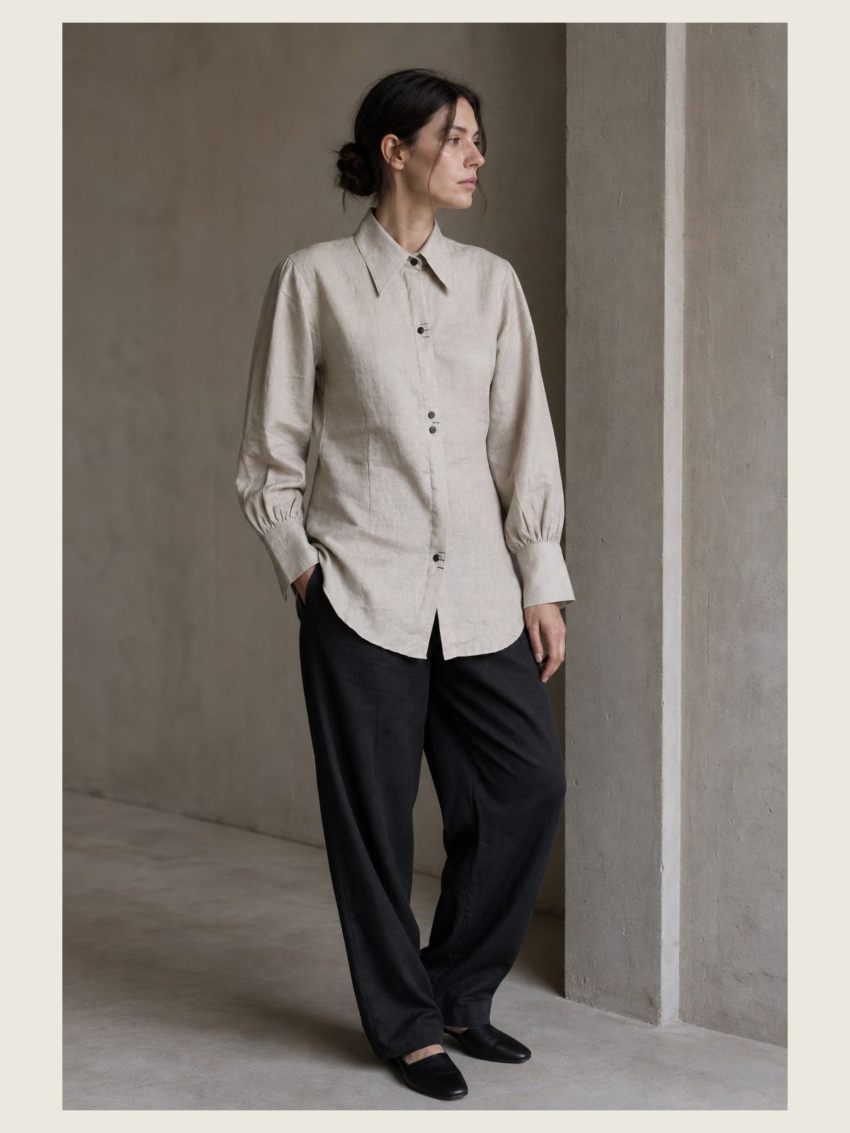 תמונת אווירה עריכתית של INN7 עבור Linen Button-Up Shirt — DEVA KANYA