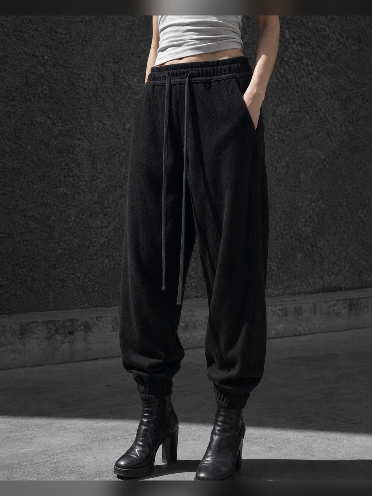 תמונת אווירה של INN7 עבור Relaxed Wool Trousers — THOM KROM