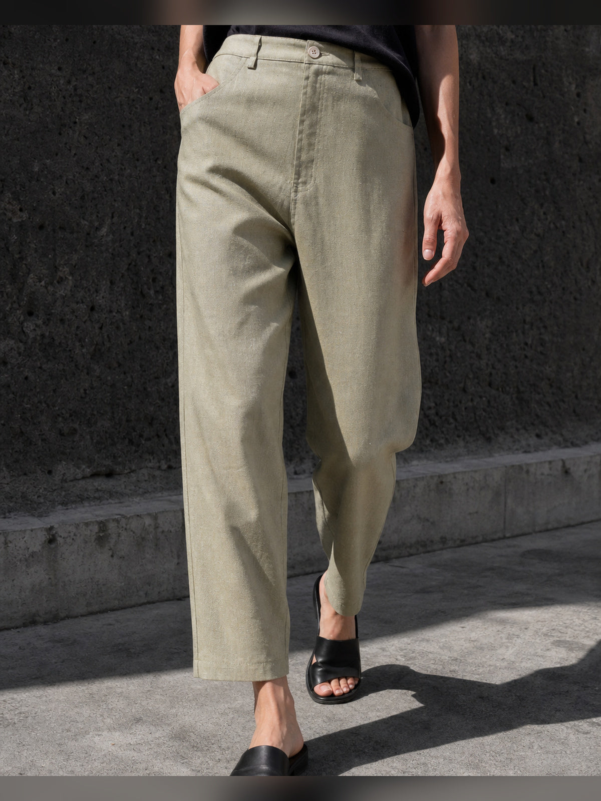 תמונת אווירה של INN7 עבור Tapered Linen-Blend Trousers — NOSTRA SANTISSIMA