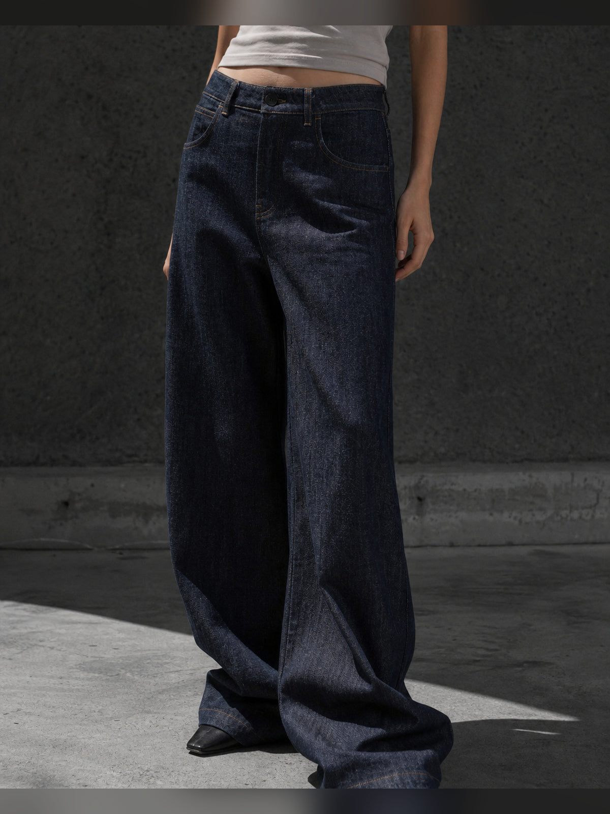תמונת אווירה של INN7 עבור Wide-Leg Denim Pants — NOSTRA SANTISSIMA