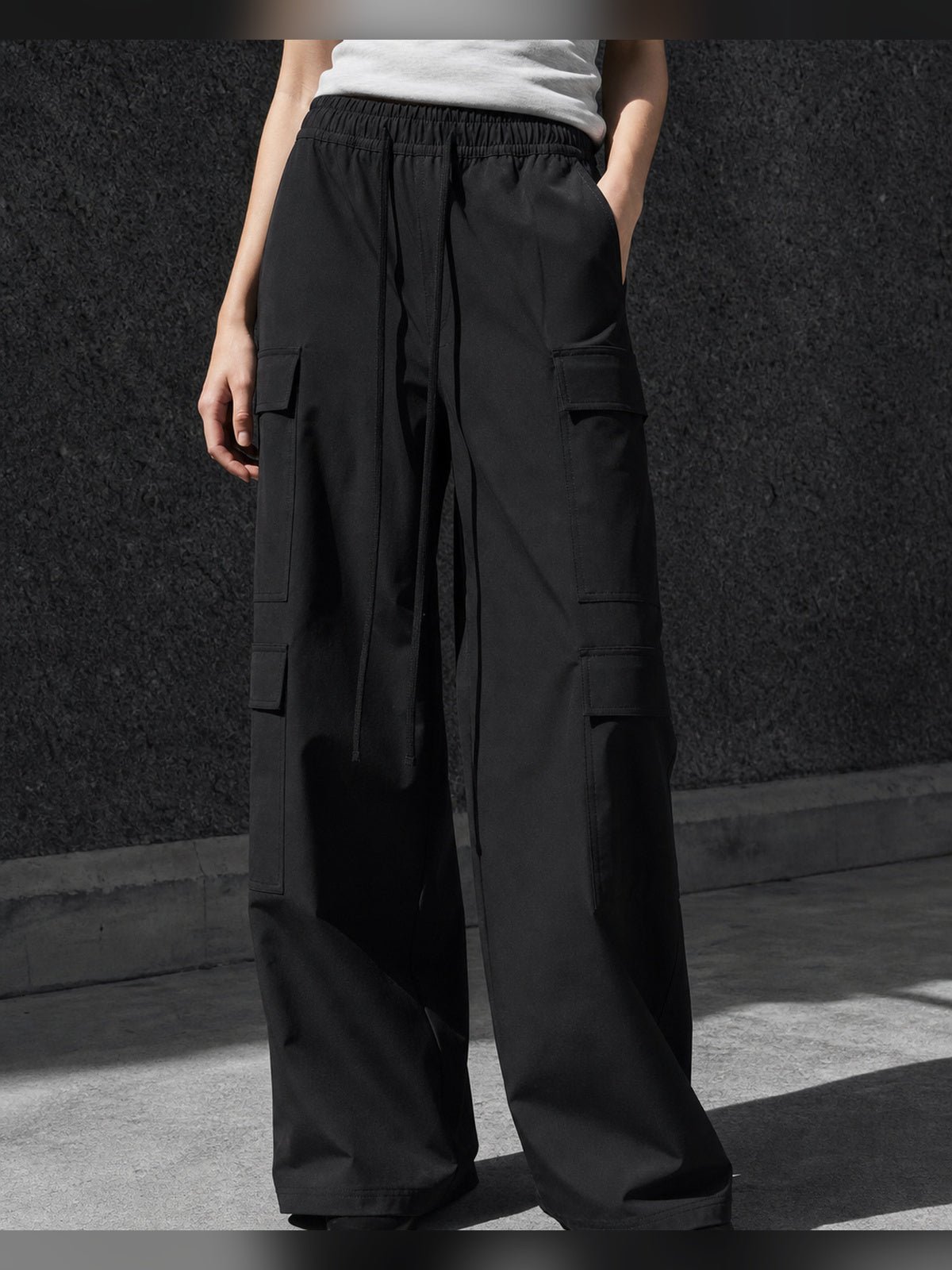 תמונת אווירה של INN7 עבור Wide-Leg Technical Trousers — THOM KROM