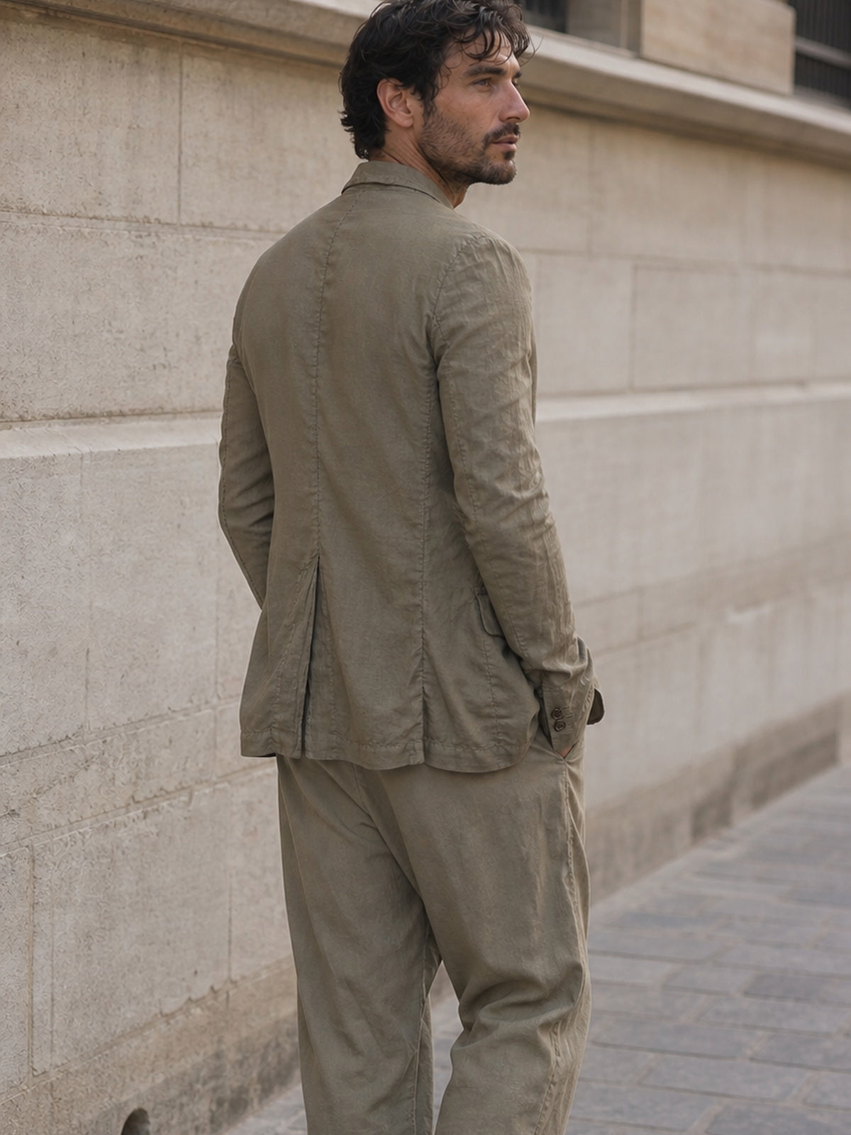 MASNADA Cotton Tailored Jacket — זווית צד וגב בתמונת אווירה, INN7