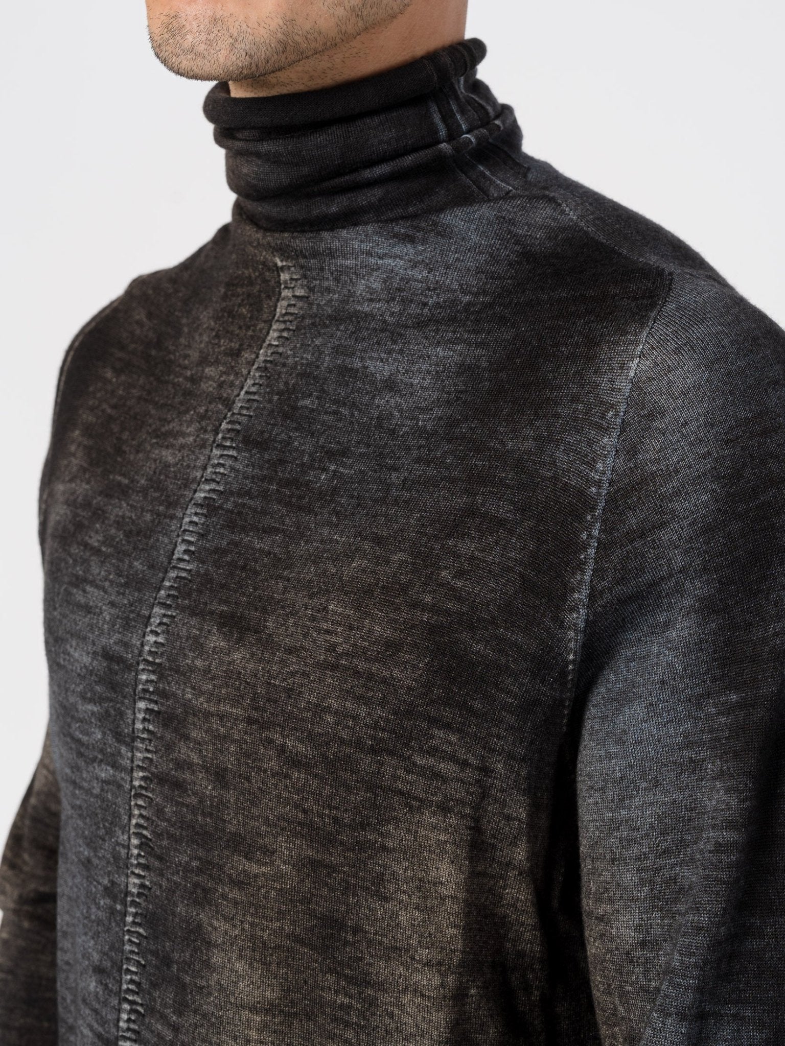 Spray - Finished Light Wool Turtleneck - by MD75