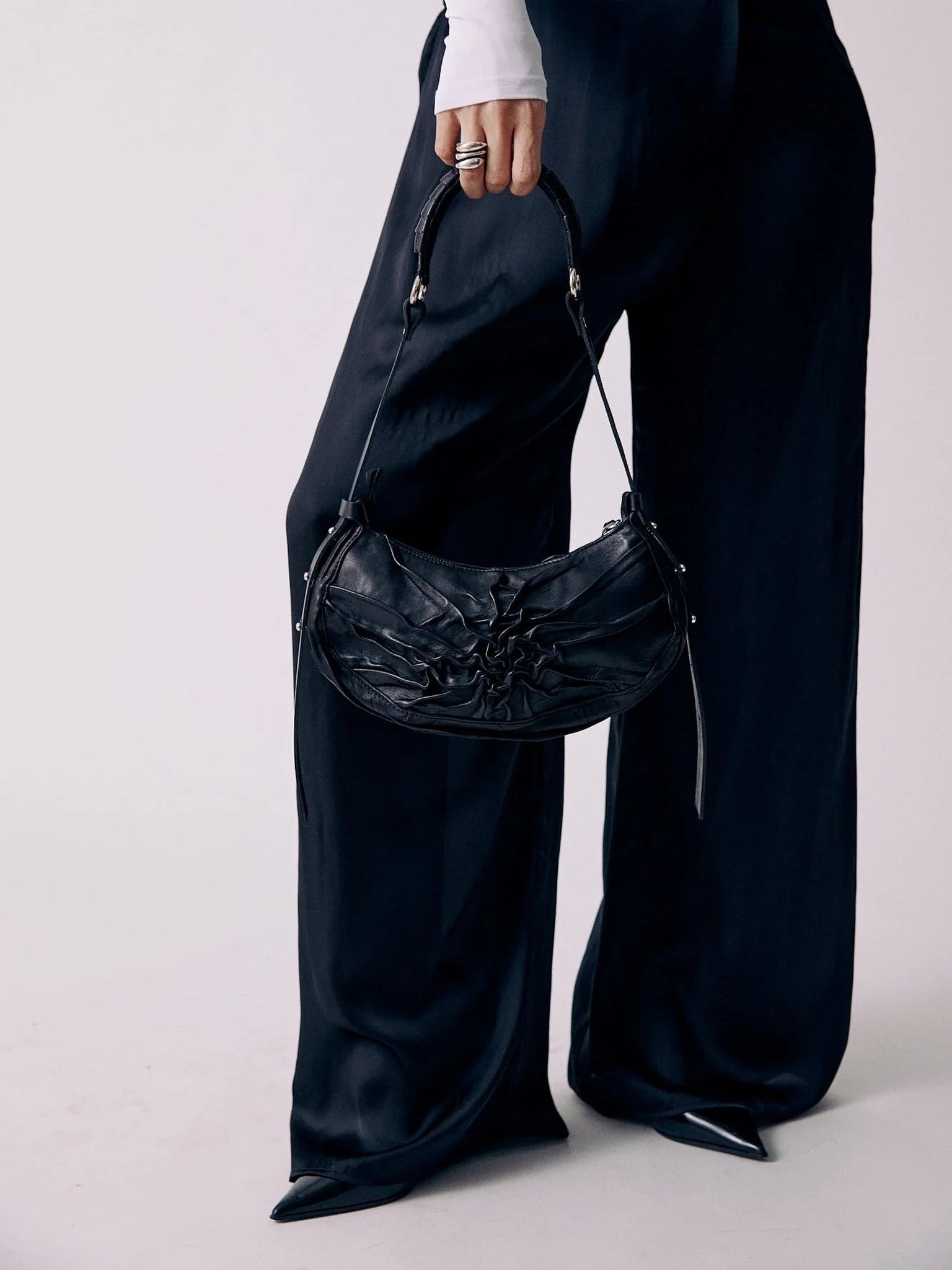 NOAM AOR Handbag – hand-carry styling