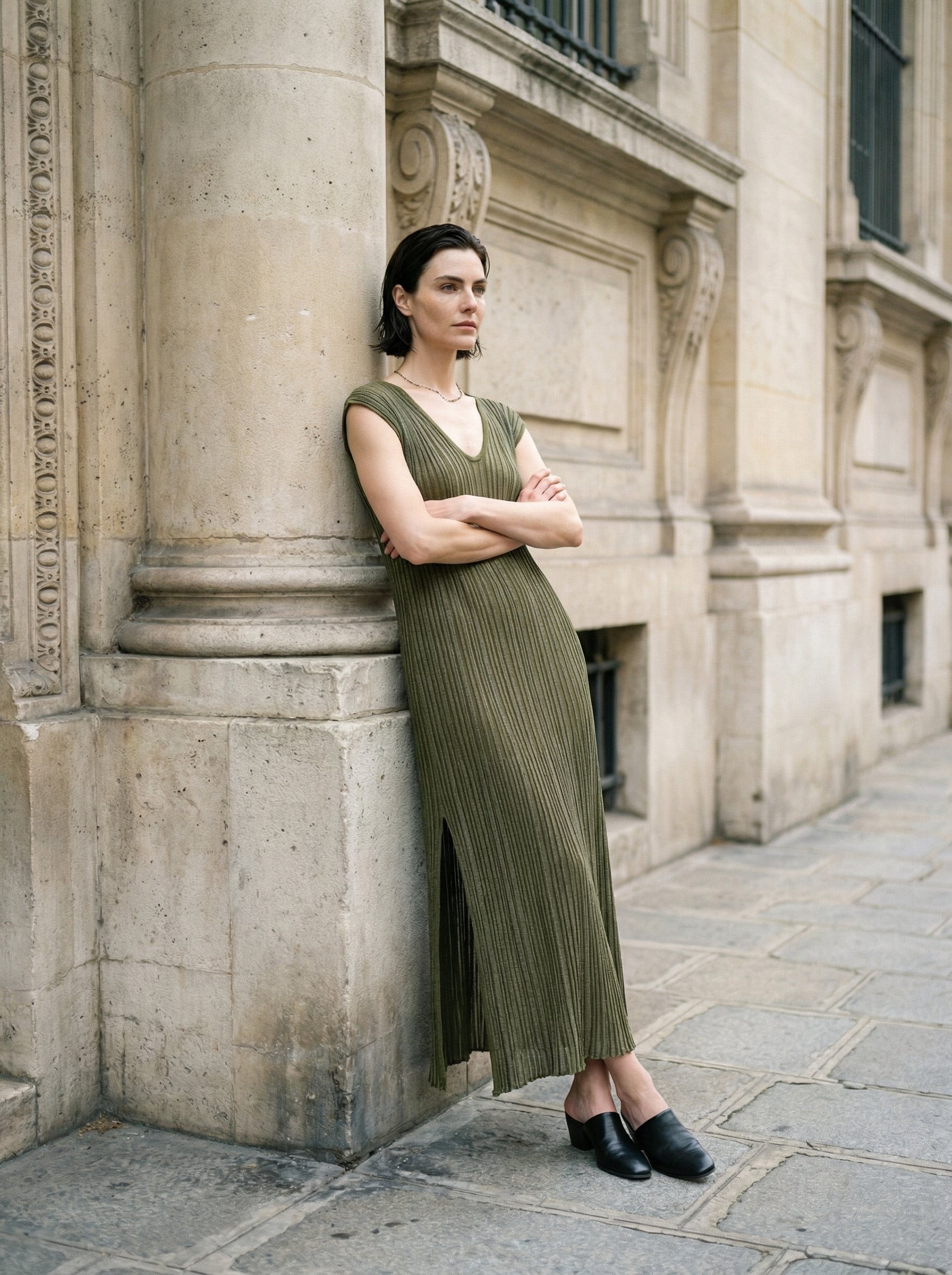 TRANSIT - DRESS - Editorial - Leaning Pose