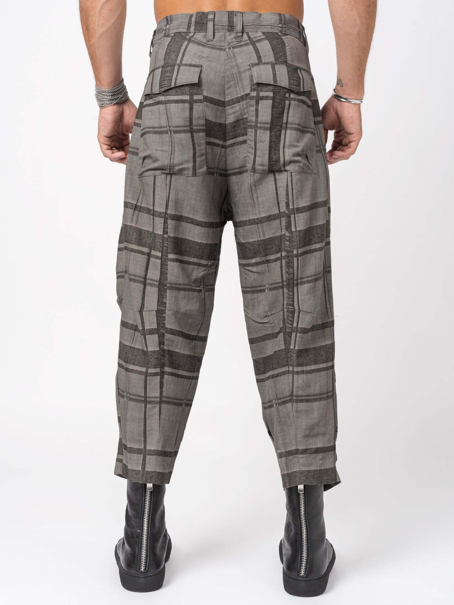 D.HYGEN Crack Random Stripe Cropped Pants